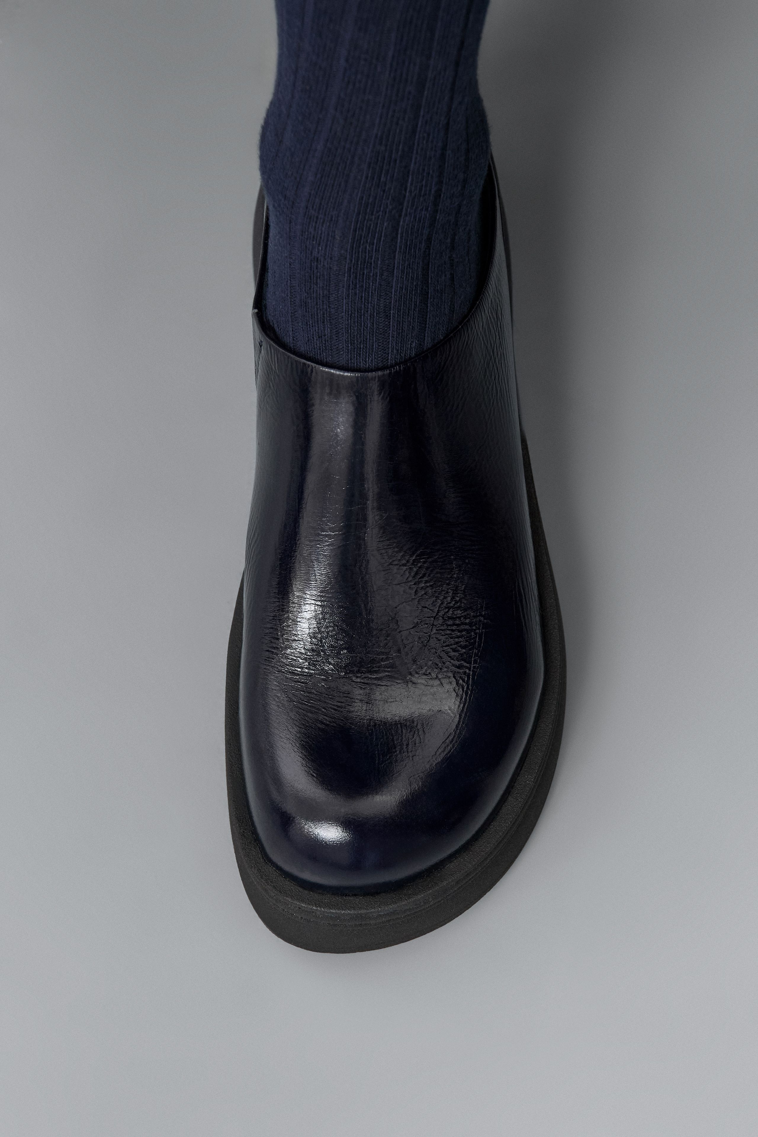 Kristi Mules - Navy Crinkle Shiny Leather | Miista