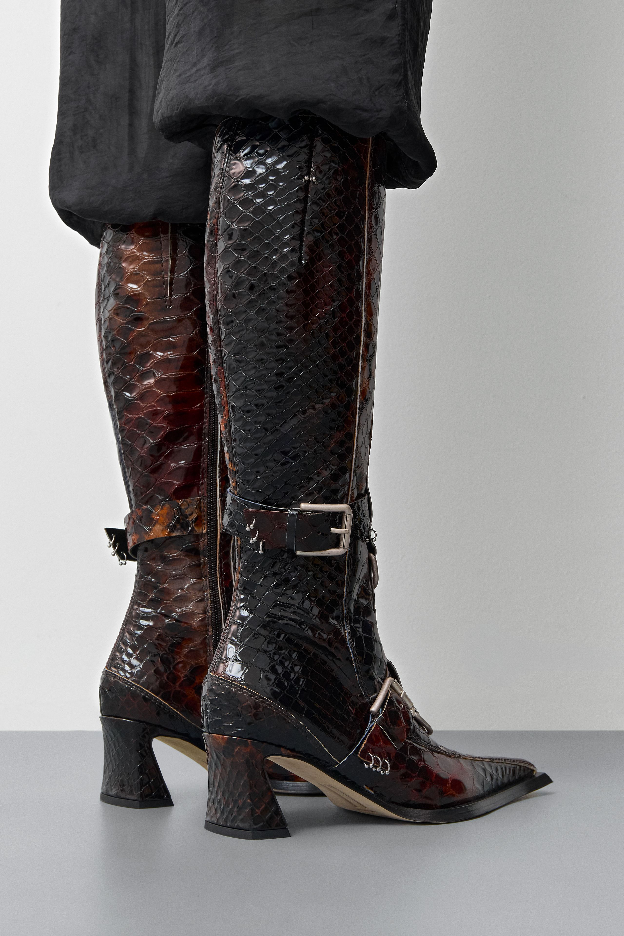 itoya イギリス社木彫り かわいい水玉模様長靴 Spotty Boots Eliya Boots - Brown Snake Embossed Leather | Miista