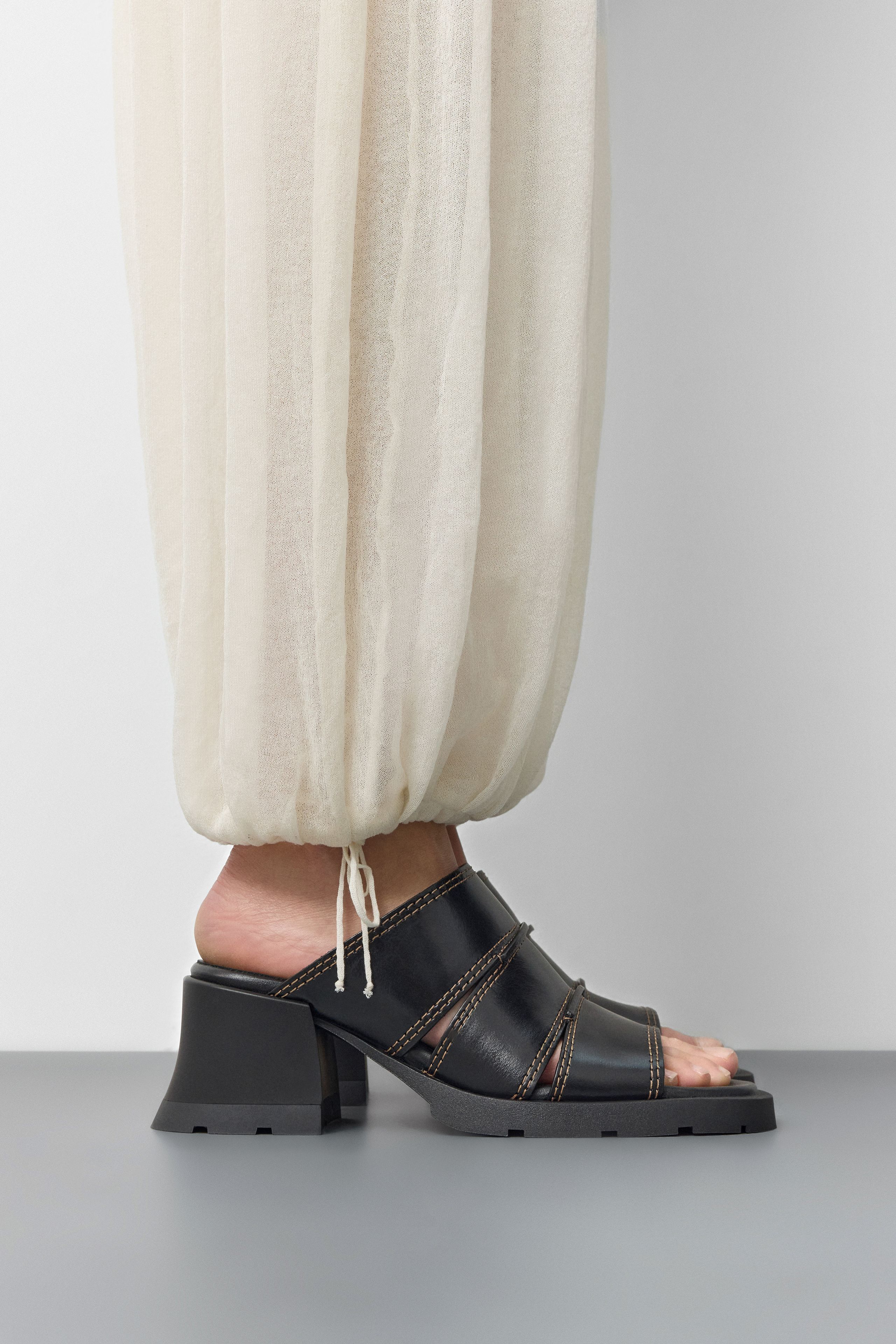 Jadzia Sandals - Black Leather | Miista