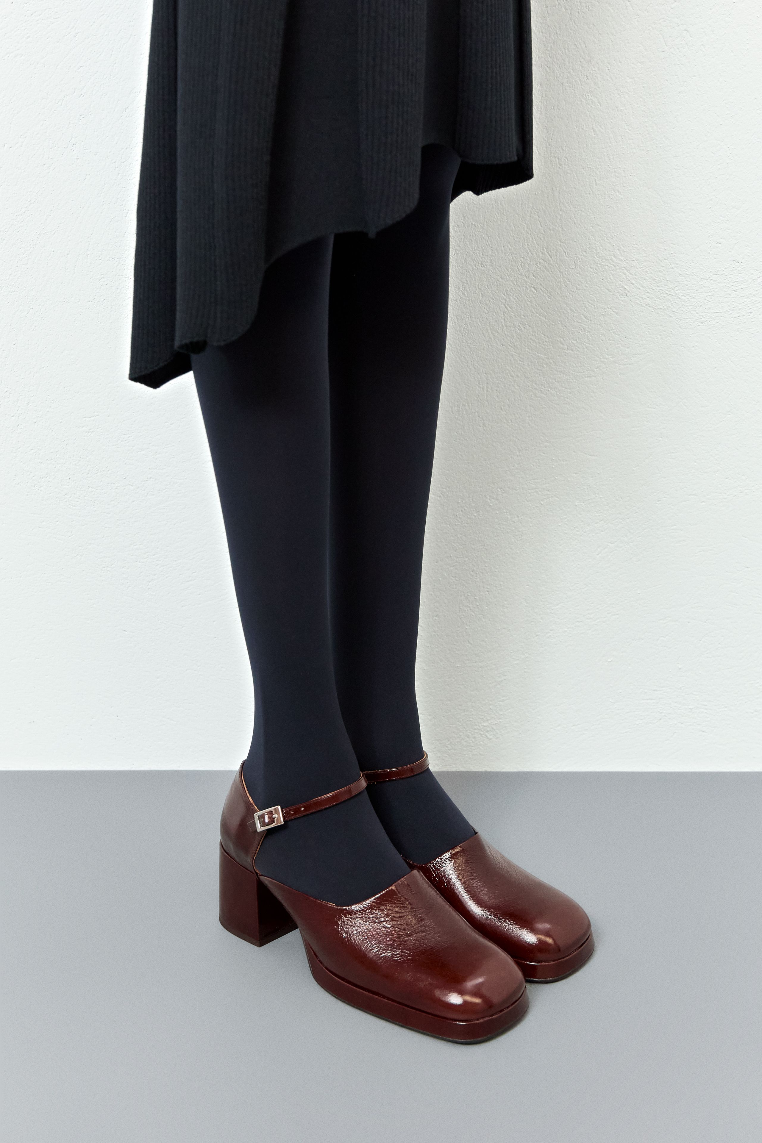 Yara Courts - Brown Crinkled Patent leather | Miista