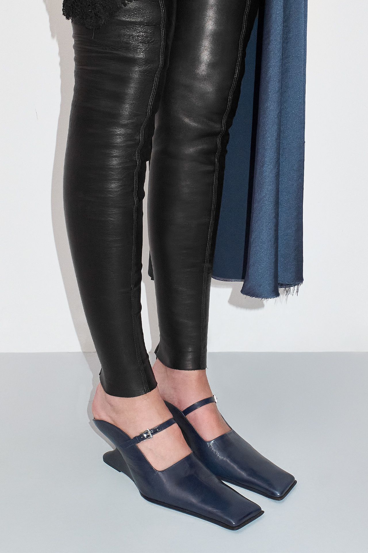 Aldith Navy Mules | Miista