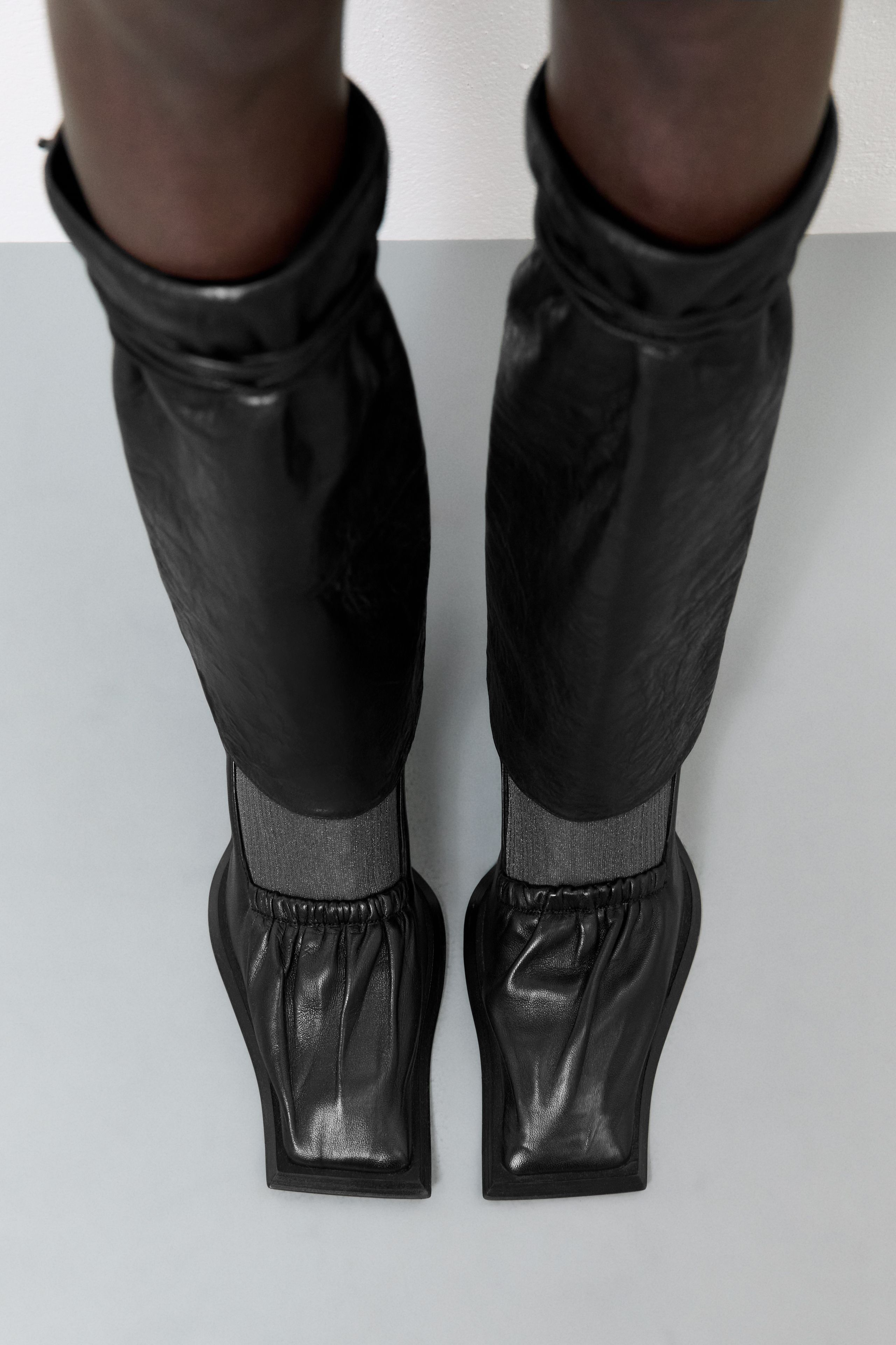 Samia Leg Warmer - Black Textured Leather | Miista