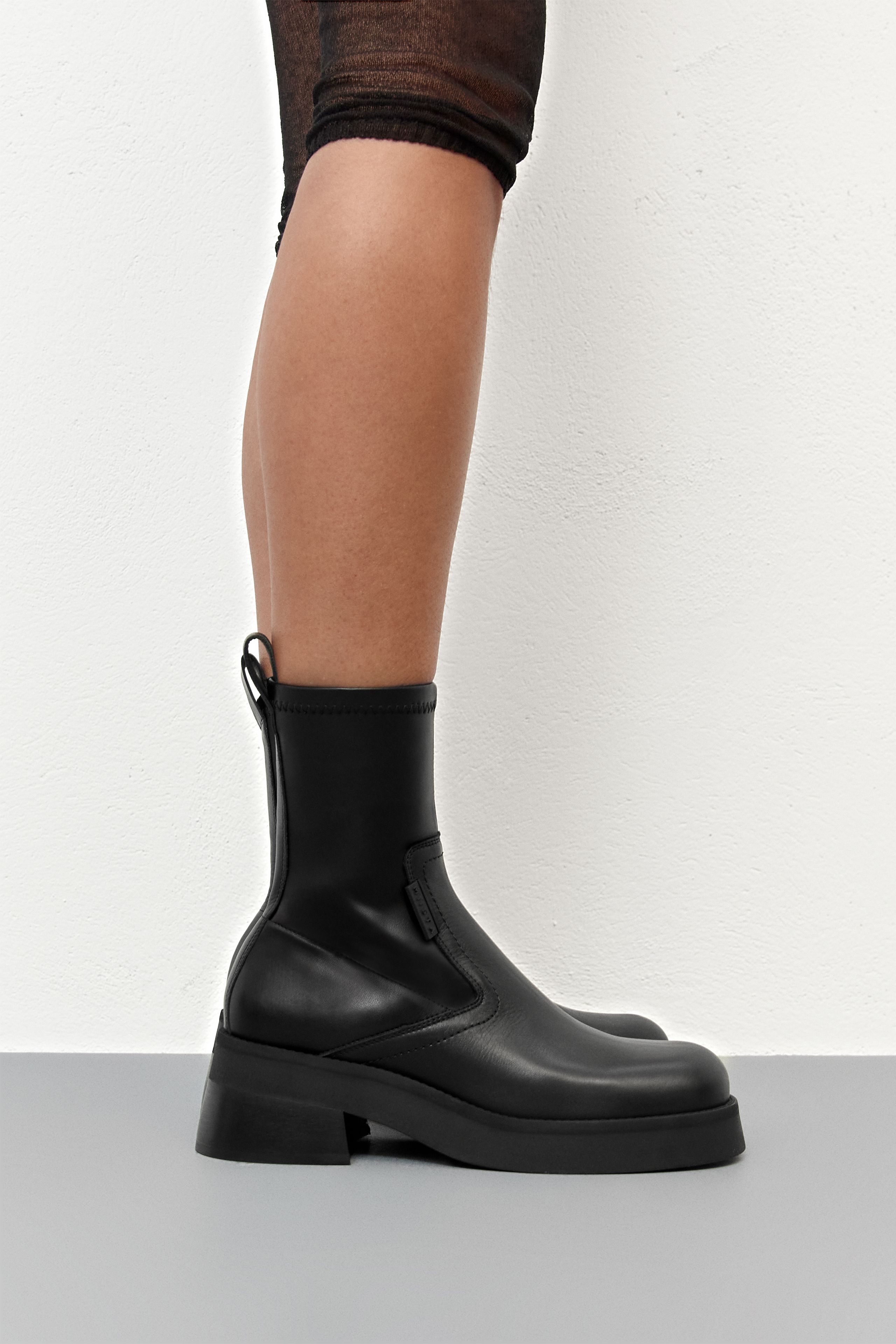 【関税込み】Miista ブラック New Oliana アンクルブーツ Oliana Black Boots | Miista