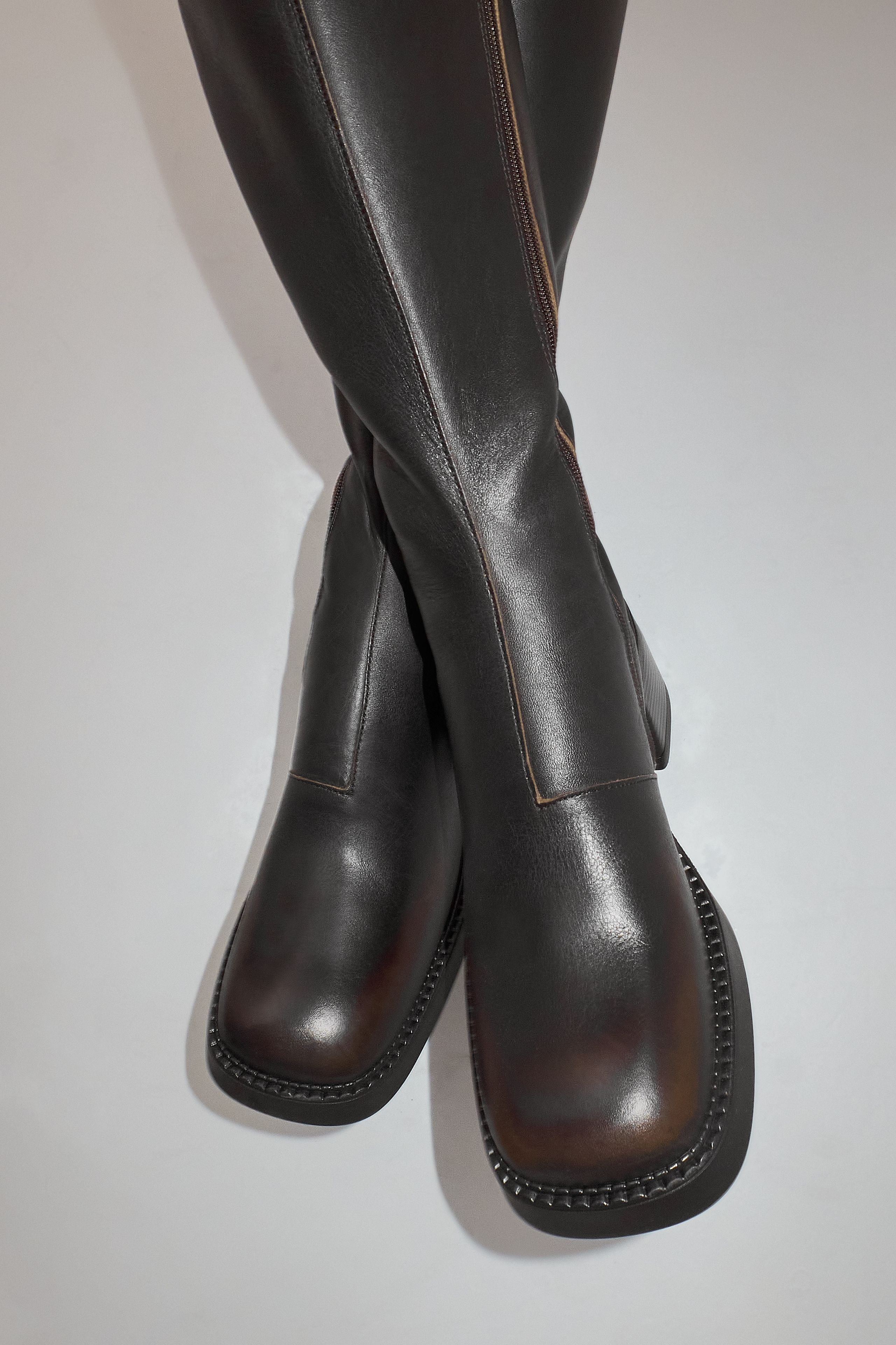 【関税込み】Miista ブラウン Lois ブーツ Miista Lois Boots in Brown | Lyst