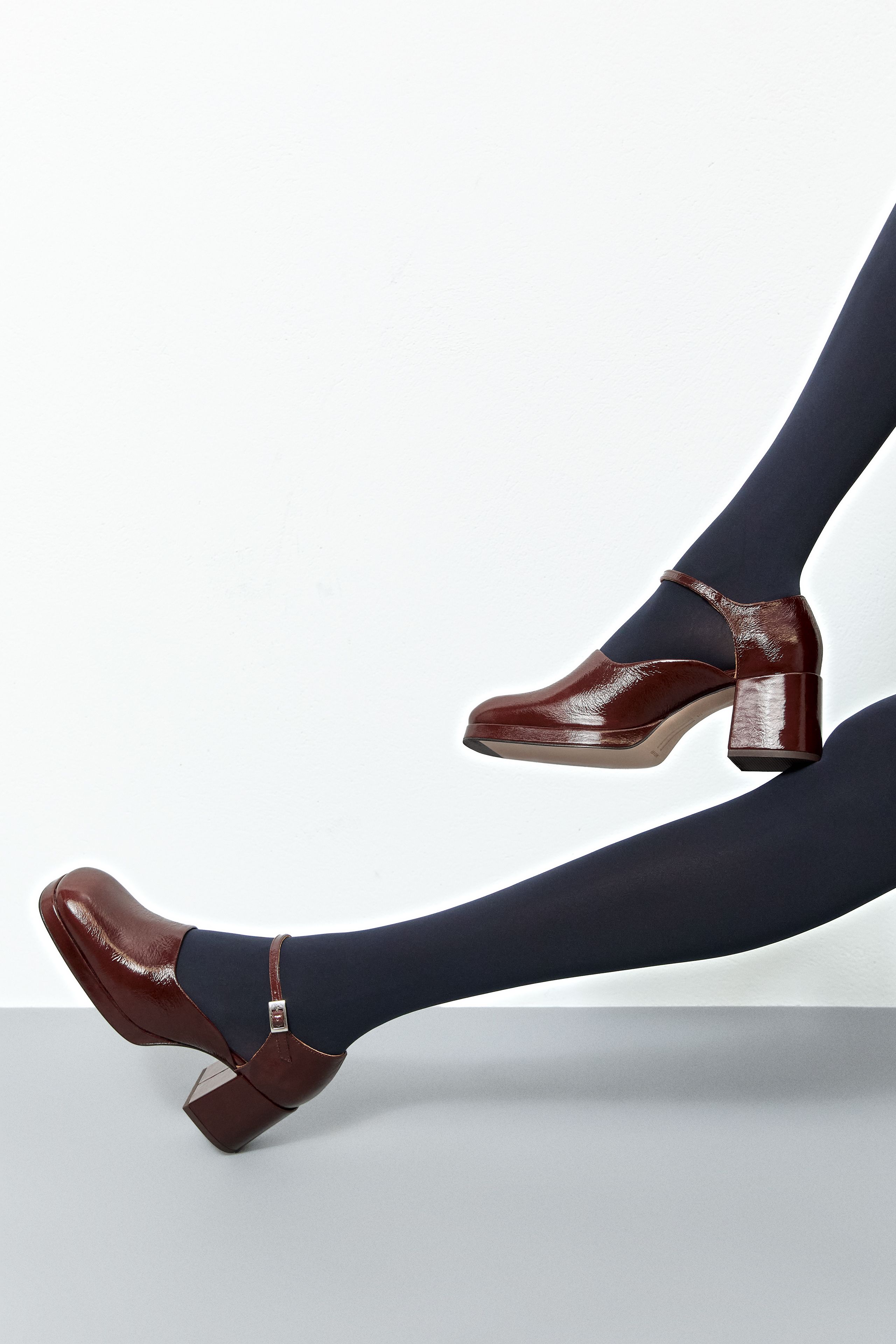 Yara Courts - Brown Crinkled Patent leather | Miista