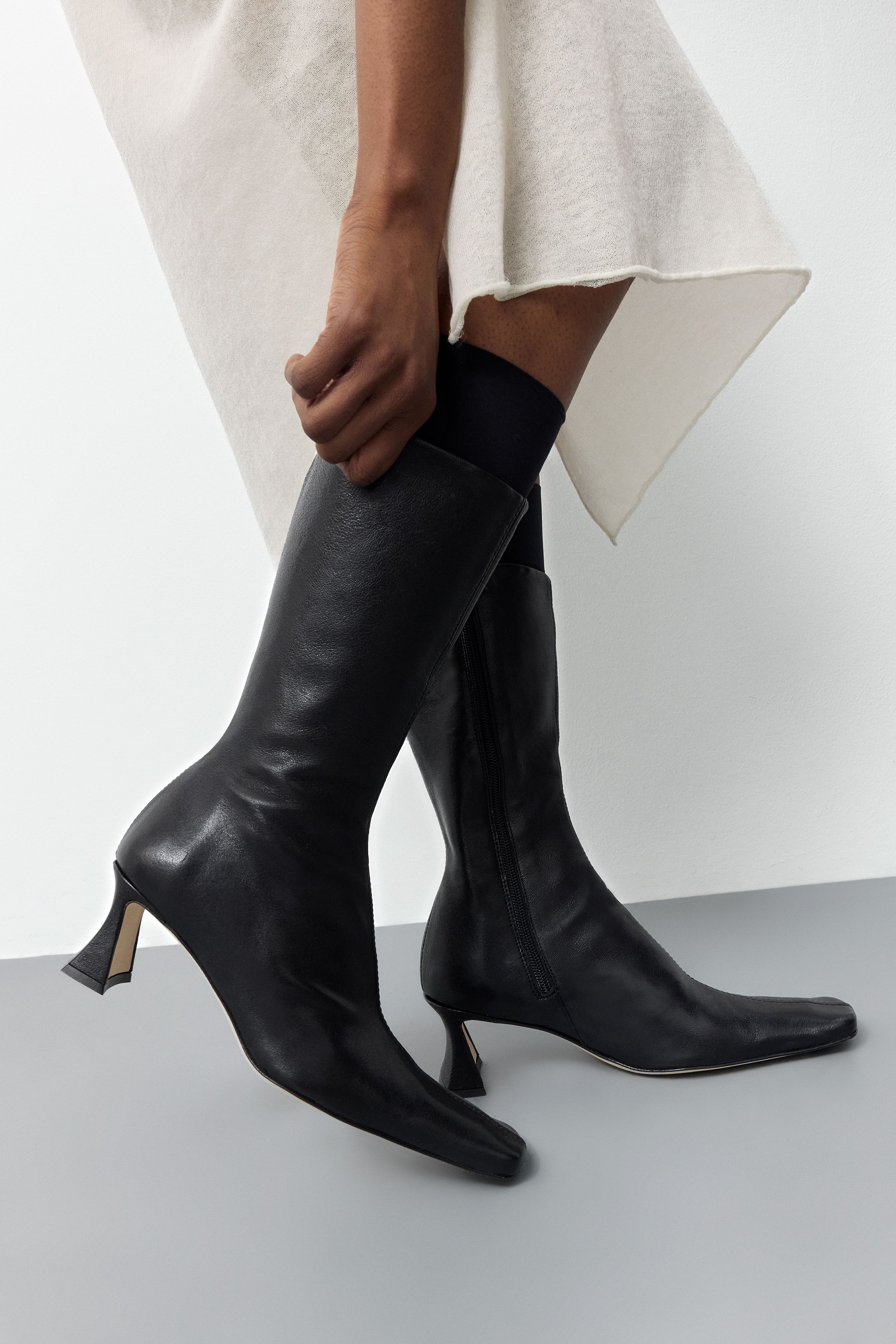 【新品未使用】アリシアスタン Everle Black Martini/M Araxi Boots - Black Leather | Miista