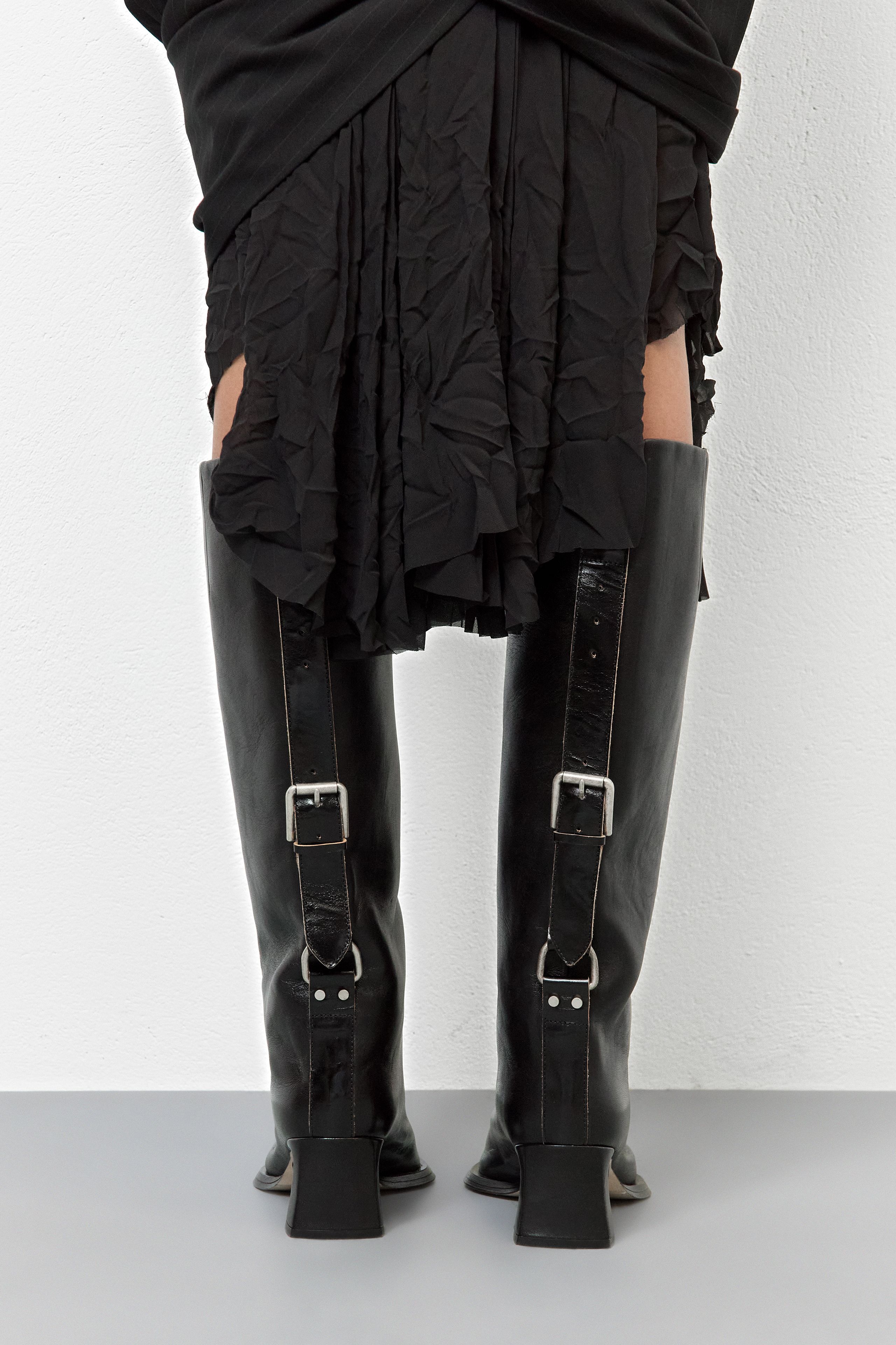 Charlene Boots - Adjustable Black Leather Belt | Miista