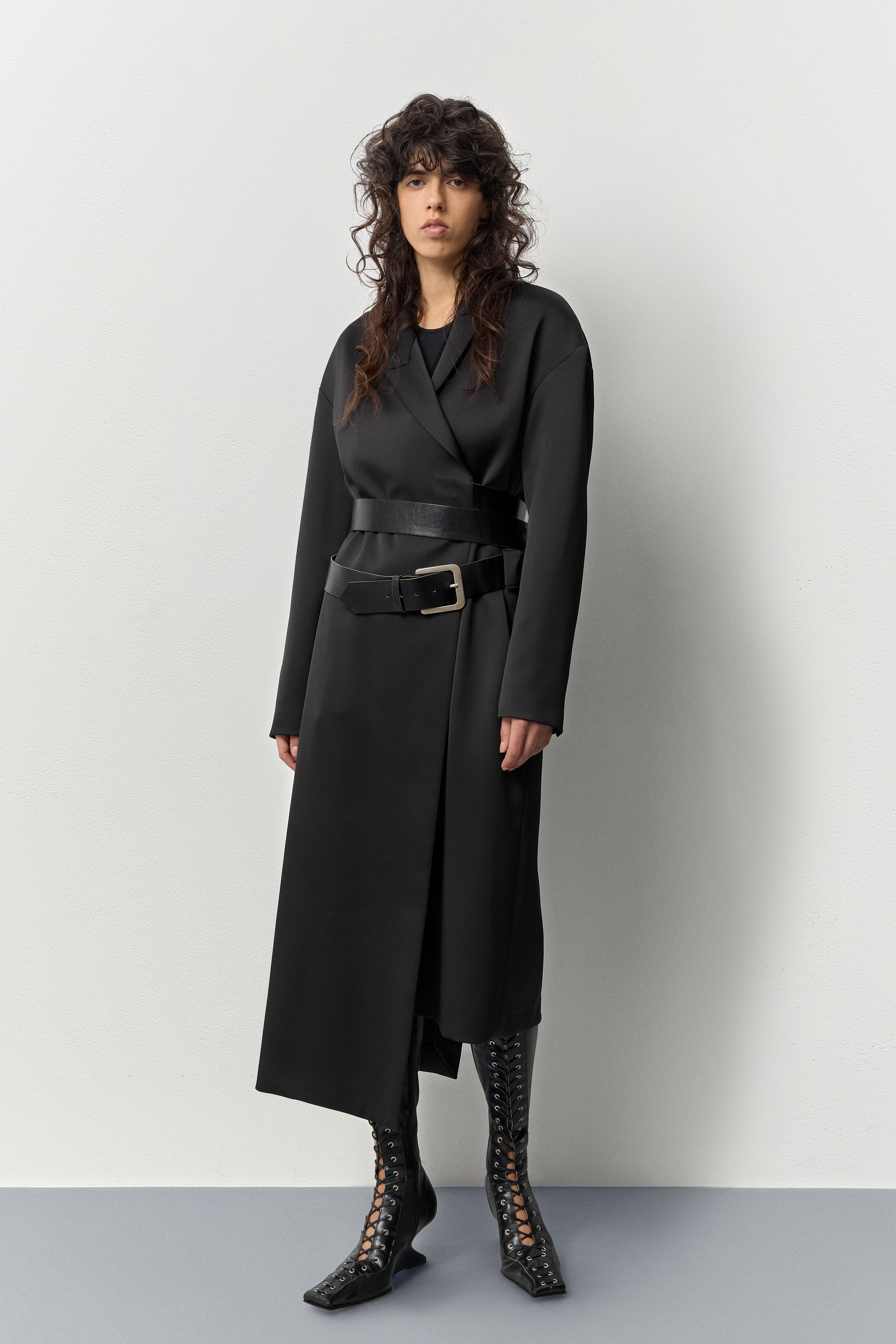 Irne Coat - Black Satin | Miista