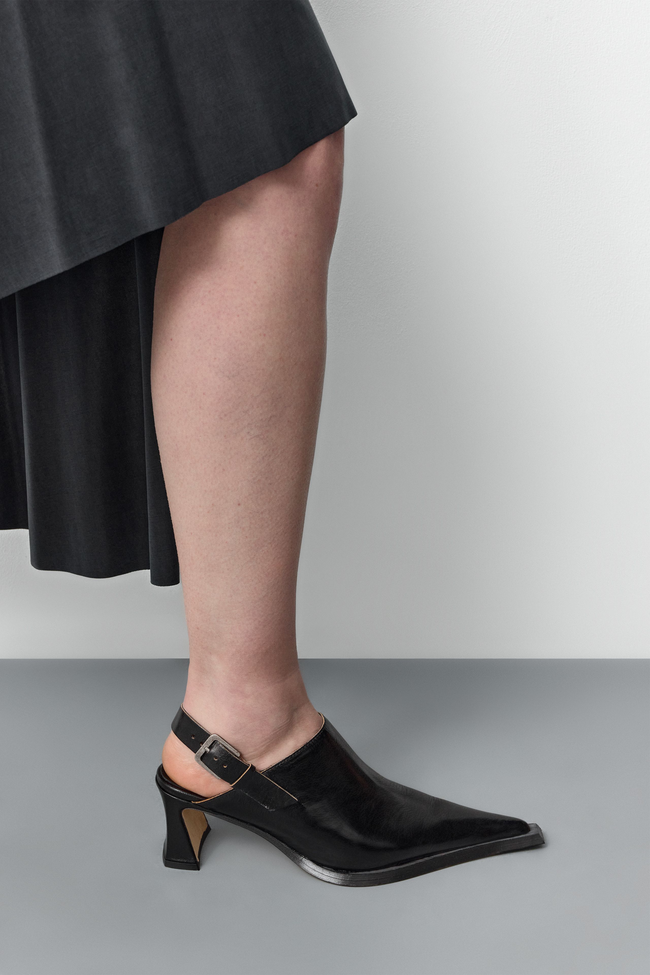 Inma Mules - Black Leather | Miista