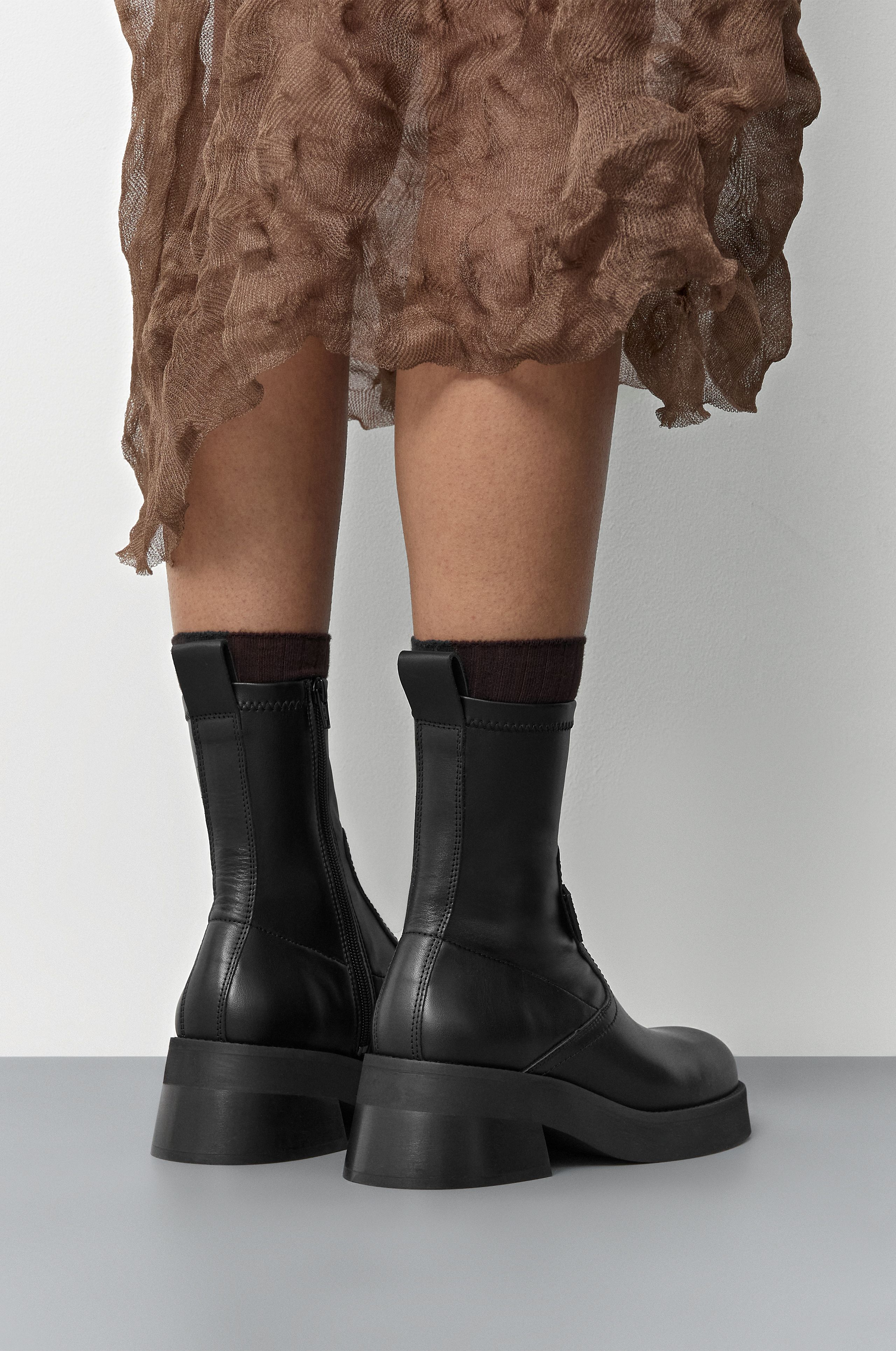 ユリスミニ♡milanista Oliana Boots - Black Stretch Leather | Miista