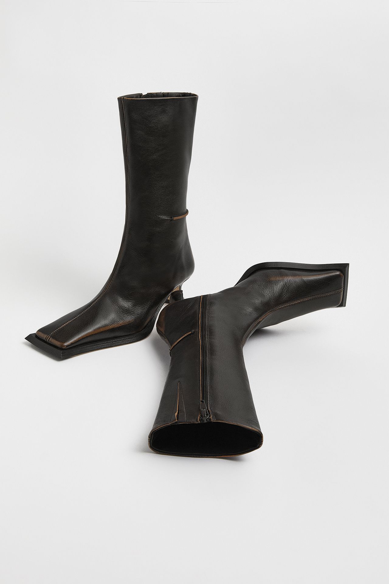 Alfa Boots - Brown Brush Off Leather | Miista