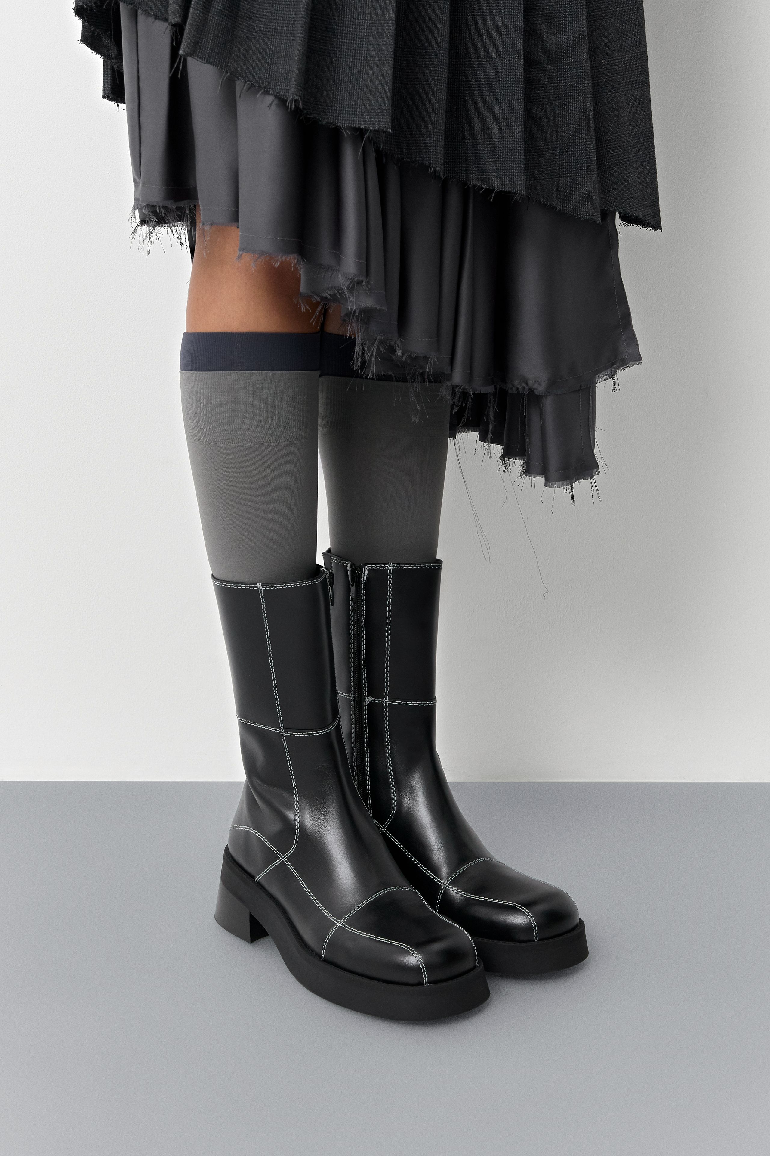 Heya Boots - Black Leather White Stitching | Miista