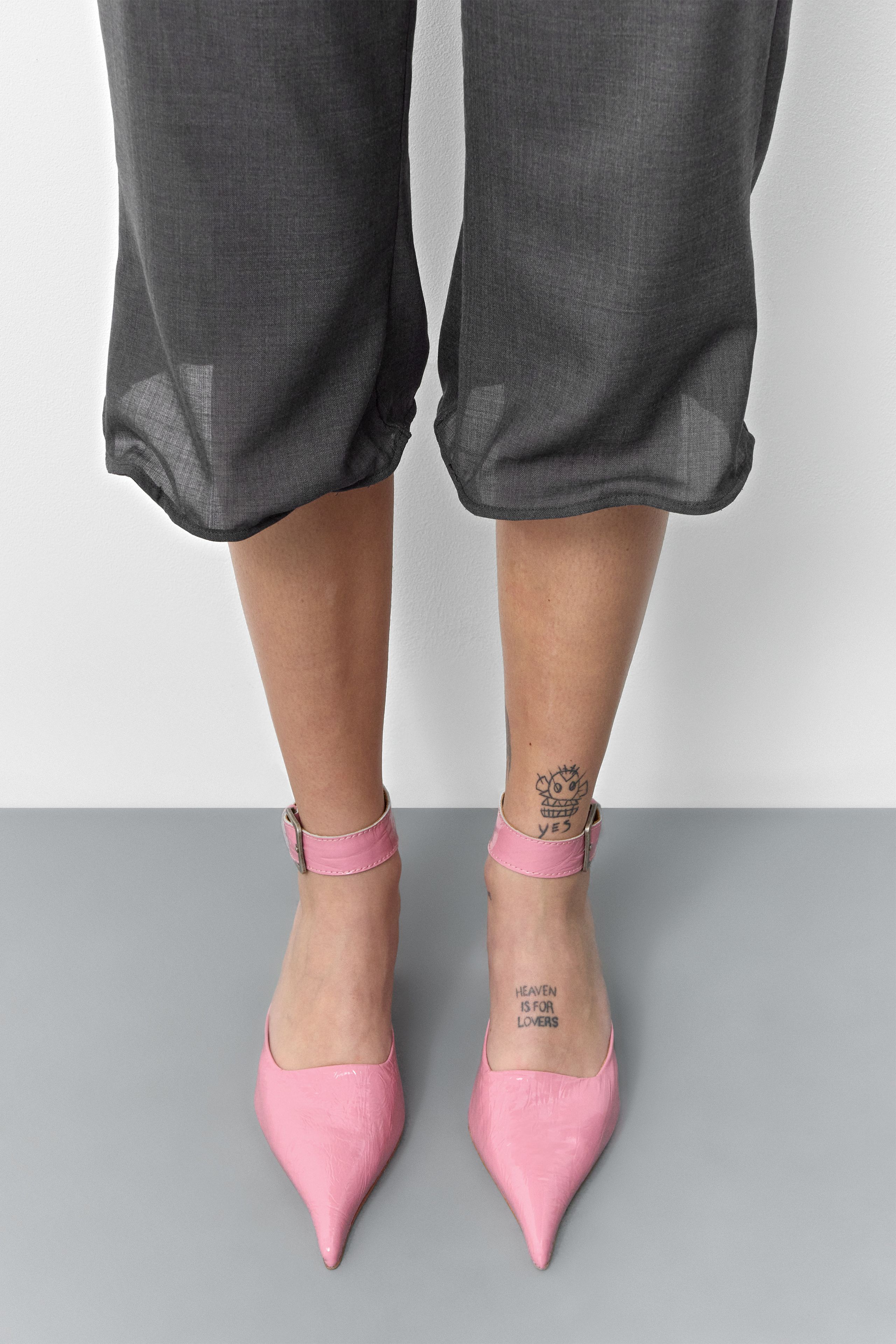 poirs mellowキャミ　ピンク Qori Sandals - Pink Patent Leather | Miista