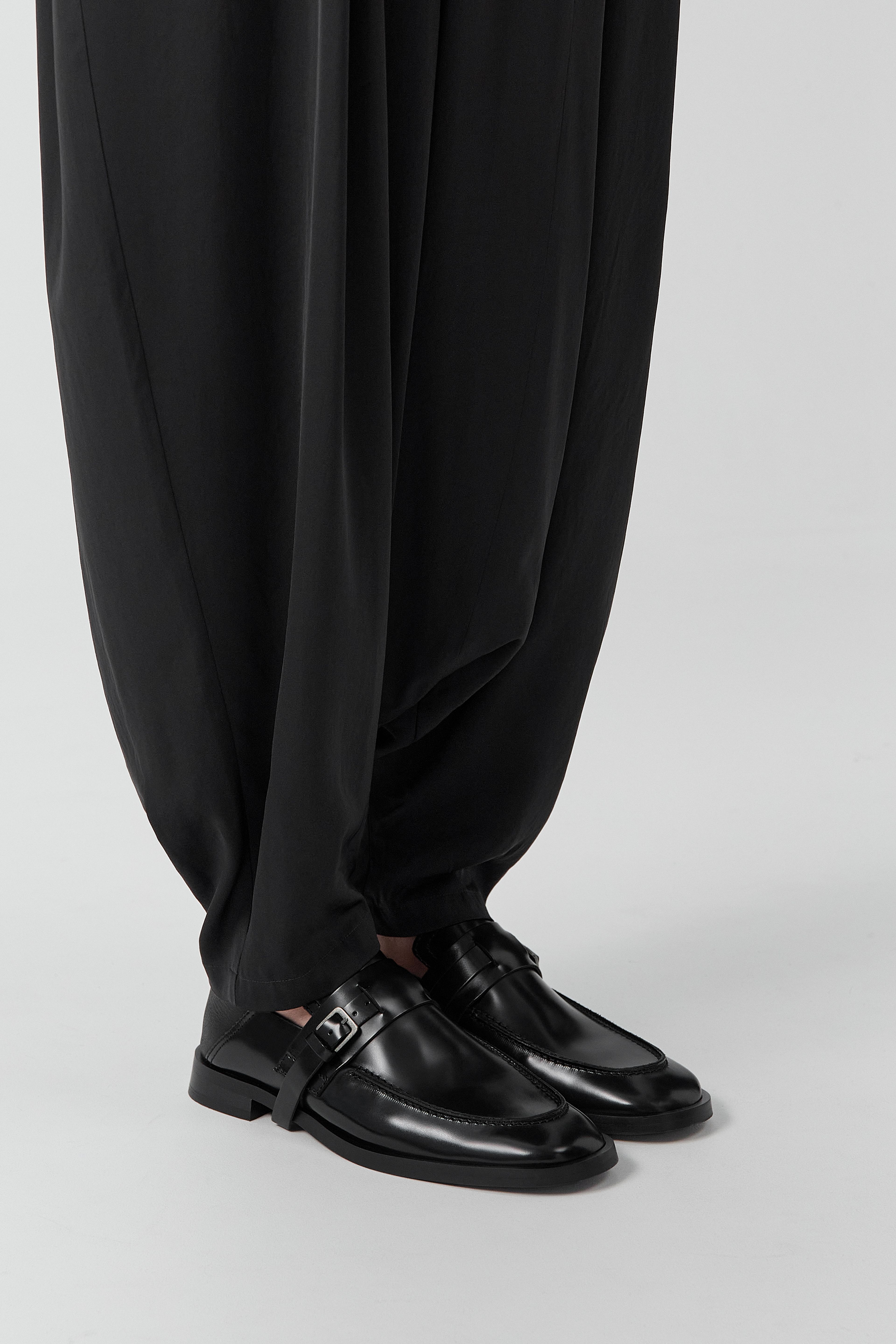 Els Mules  - Black Leather | Miista | Designed & Handmade in Europe
