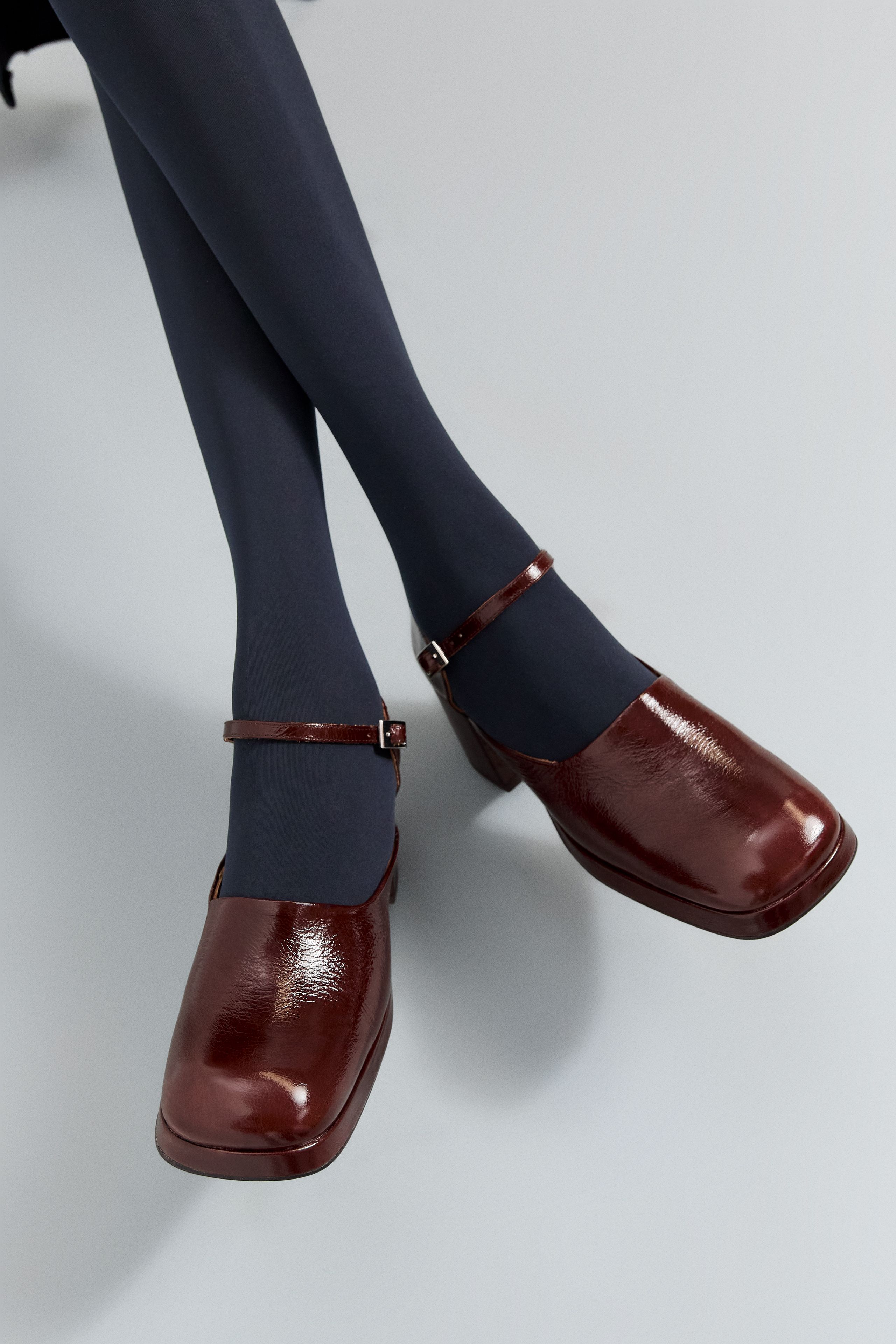 Yara Courts - Brown Crinkled Patent leather | Miista