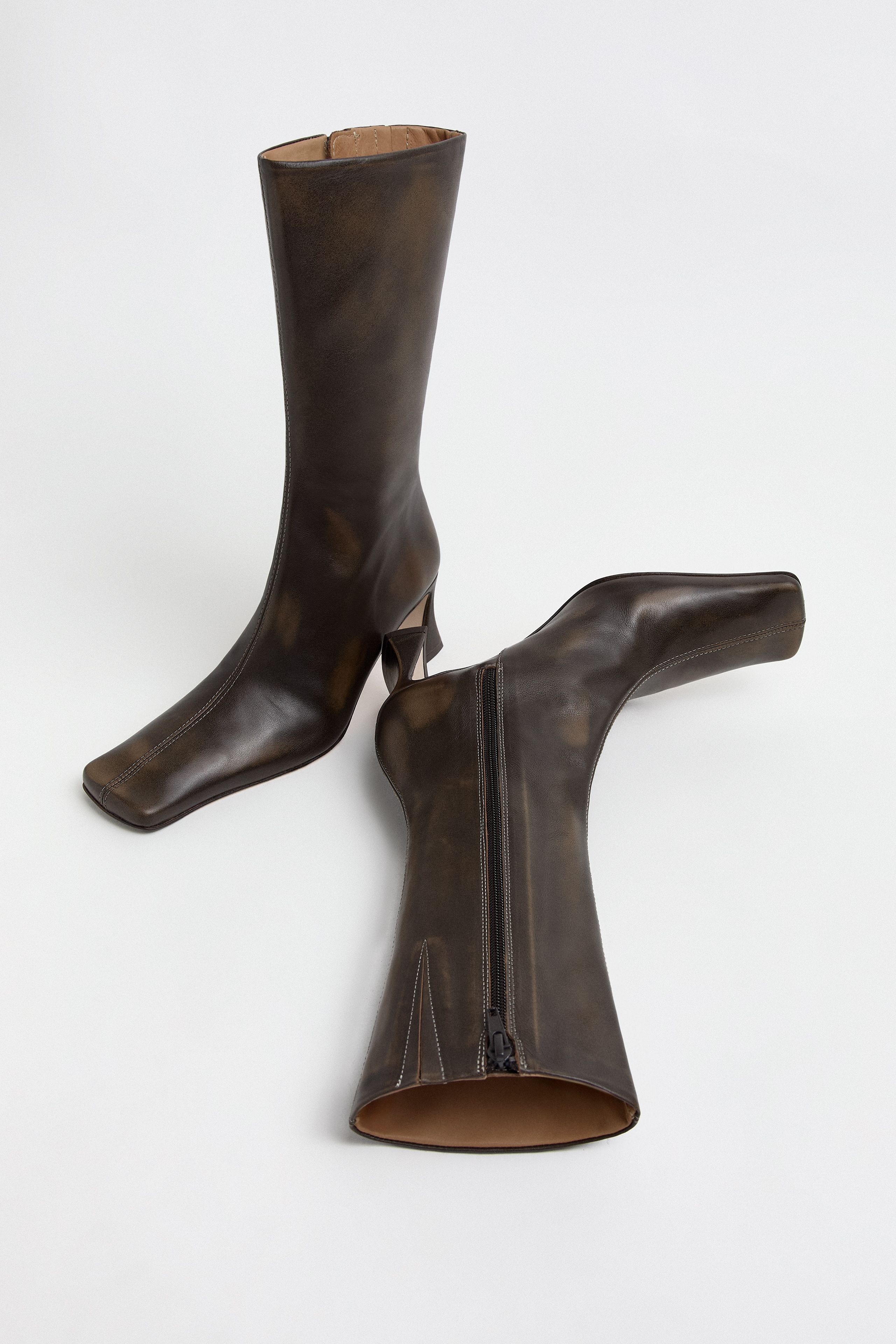 Araxi Boots - Brown Brush Off Leather | Miista