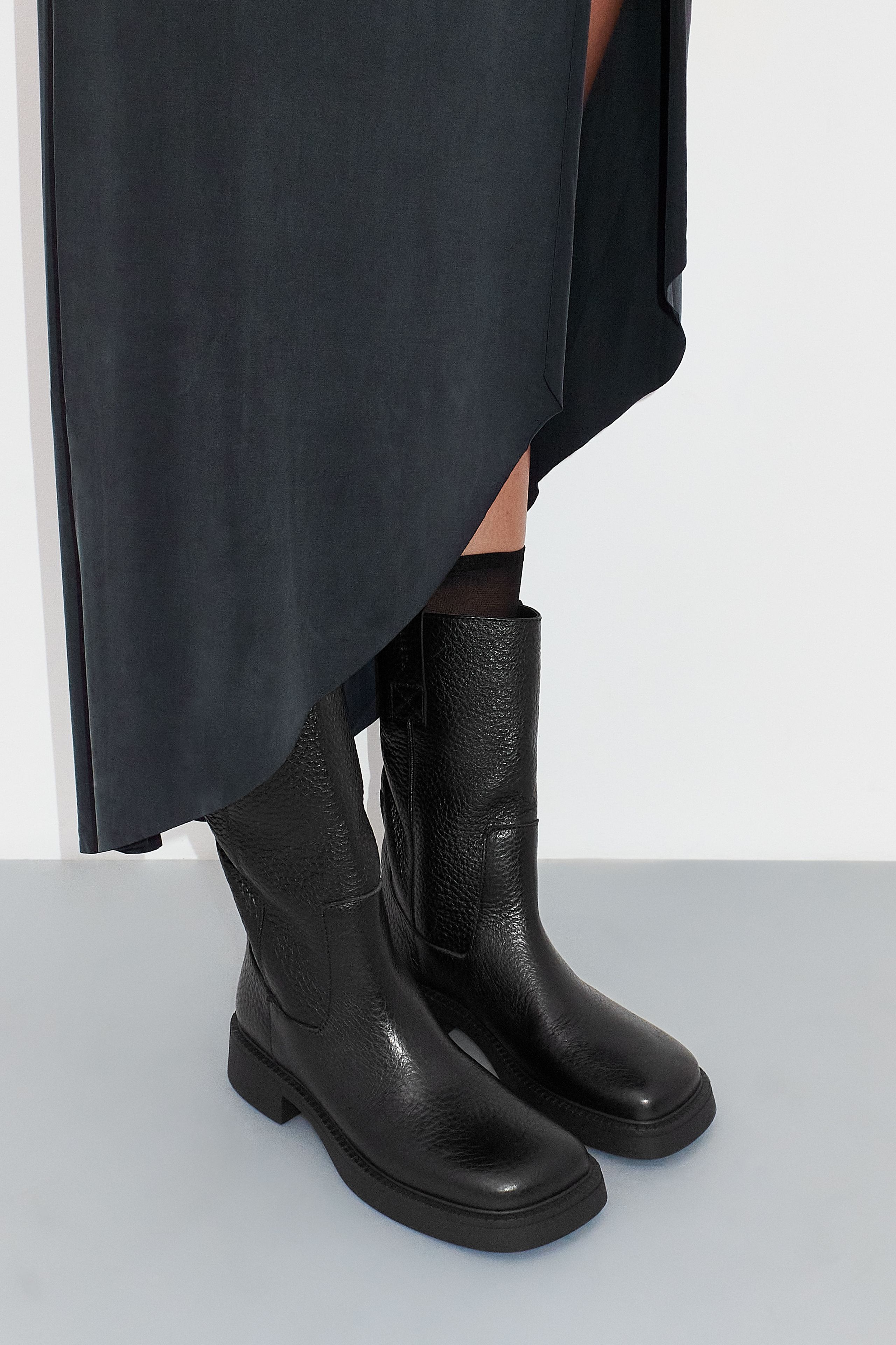 Aron Boots - Black Grainy Leather | Miista