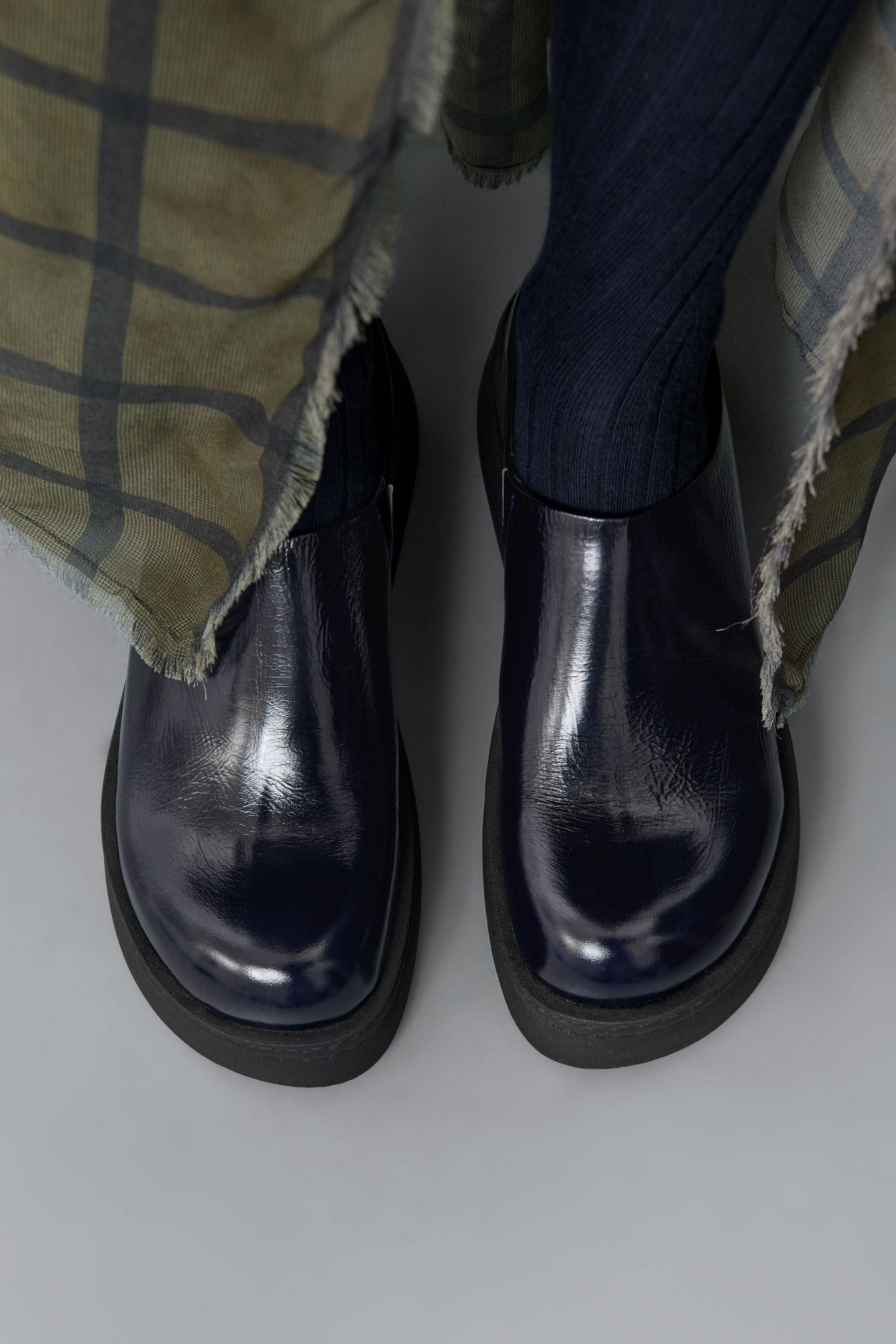 Kristi Mules - Navy Crinkle Shiny Leather | Miista