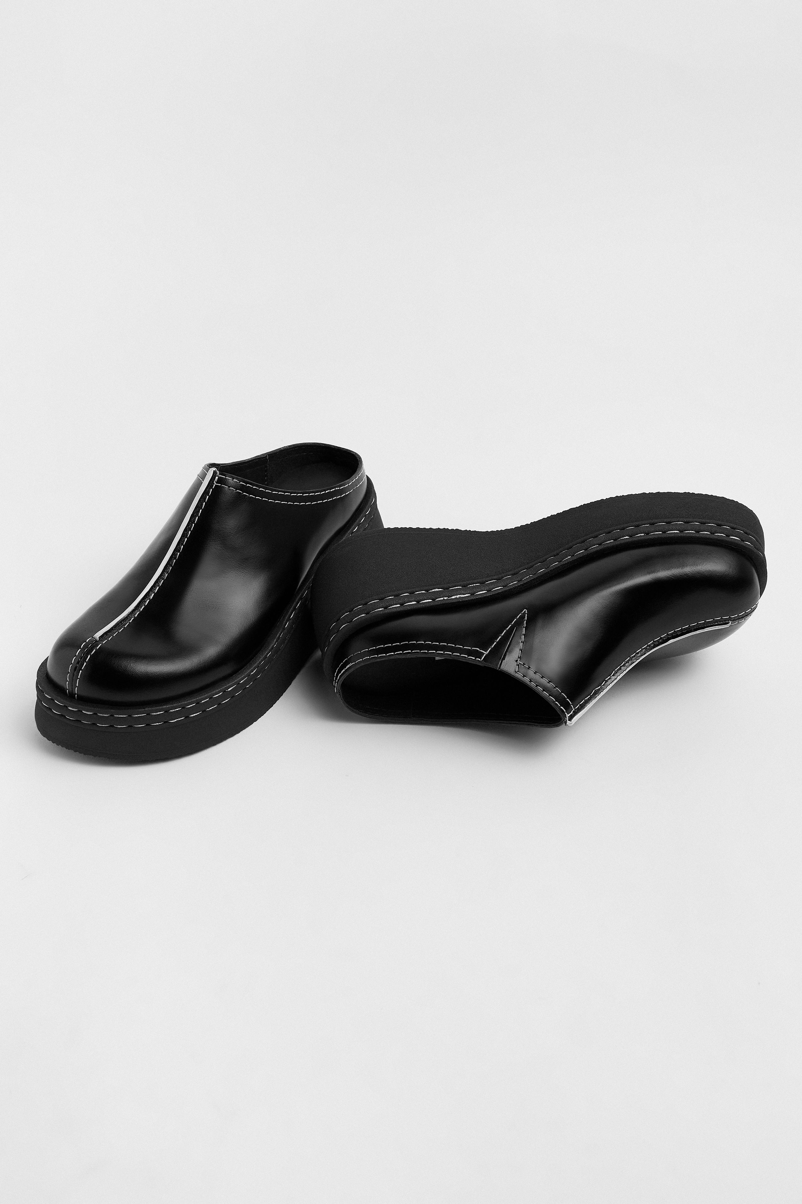 MIISTA レザーフラットシューズ Mego Mules - Black Leather White Stitching | Miista