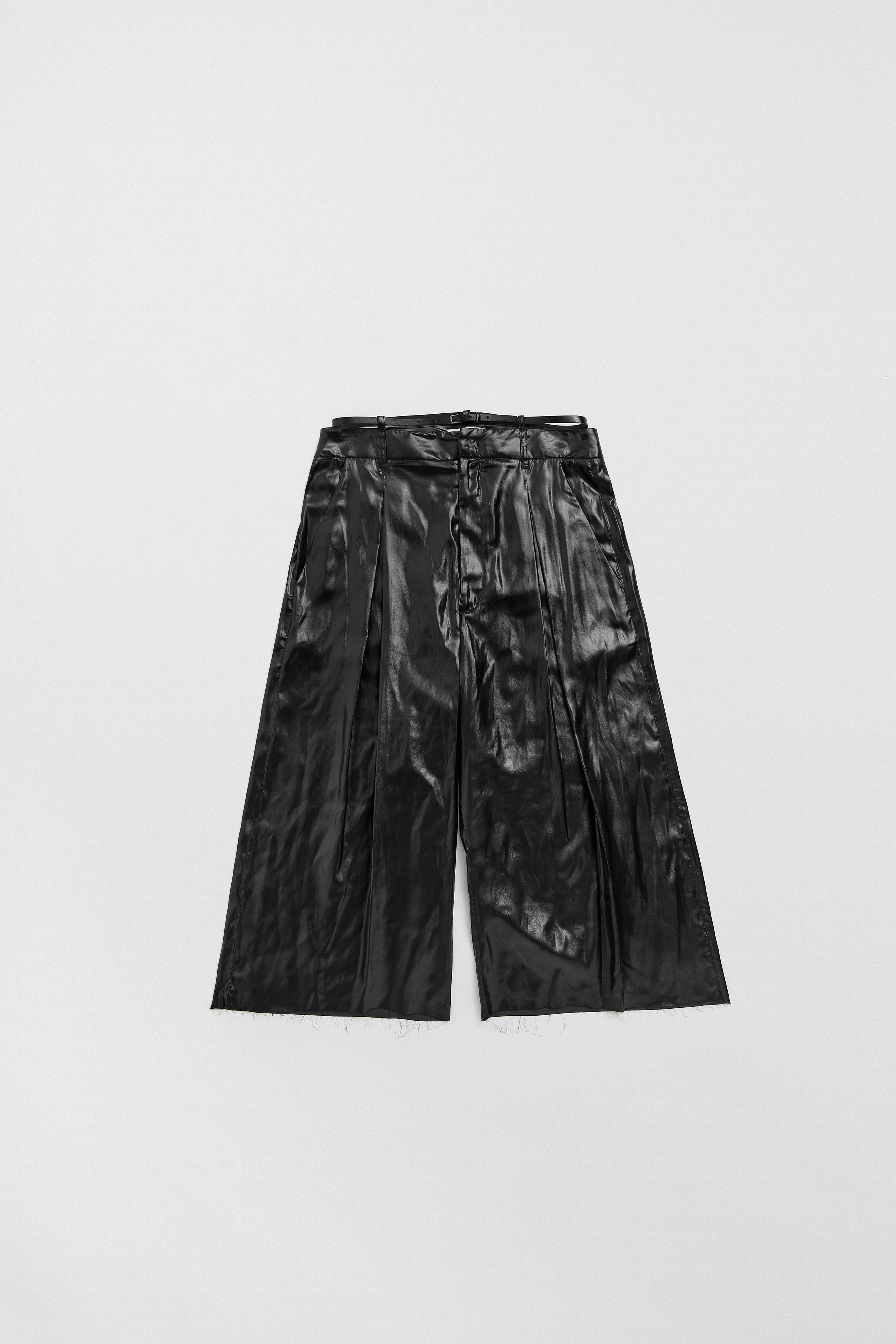 Luneth Bermuda - Black Coated Finish | Miista