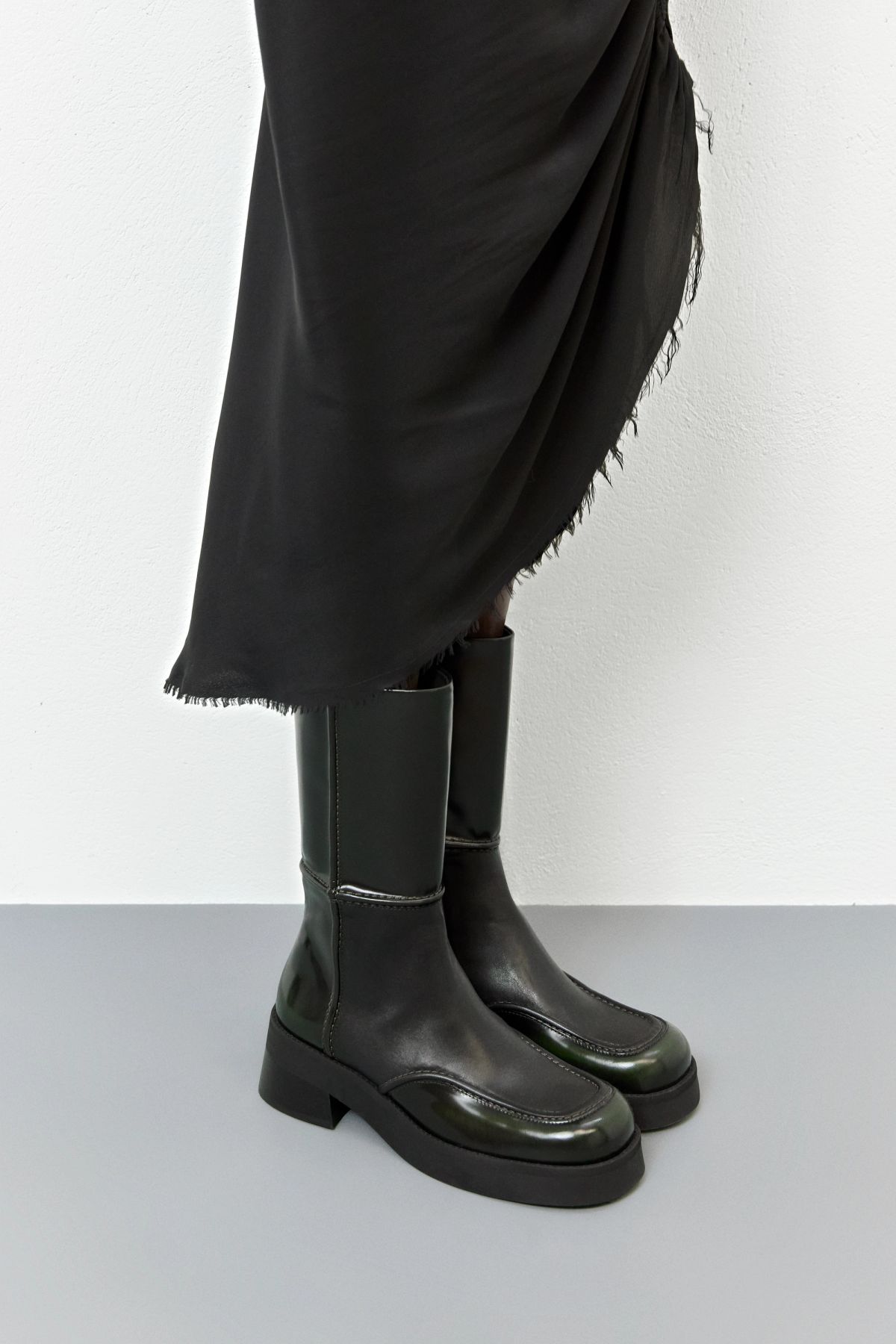 Inne Boots - Black Khaki Brush Off Leather