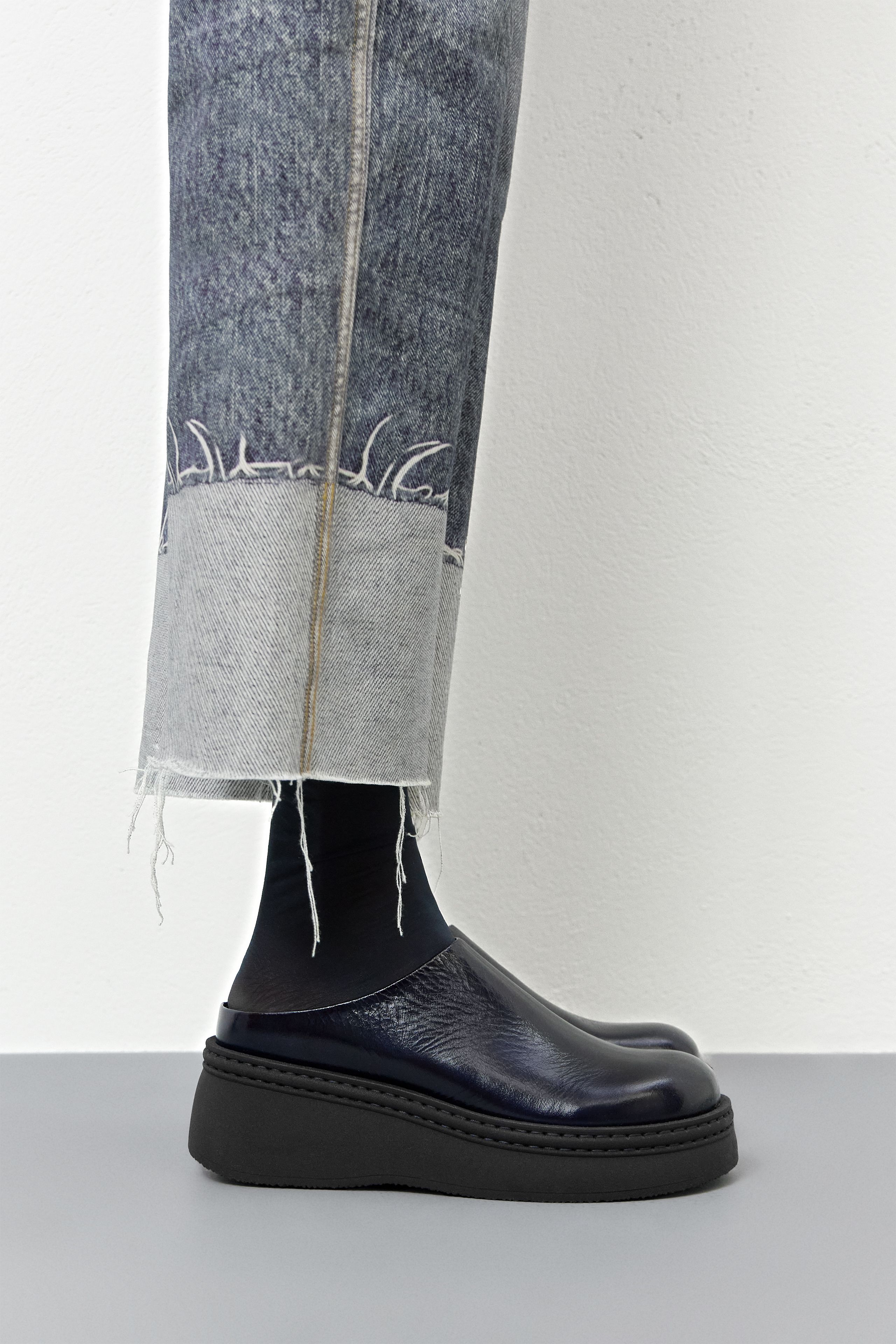 Kristi Mules - Navy Crinkle Polished Leather | Miista