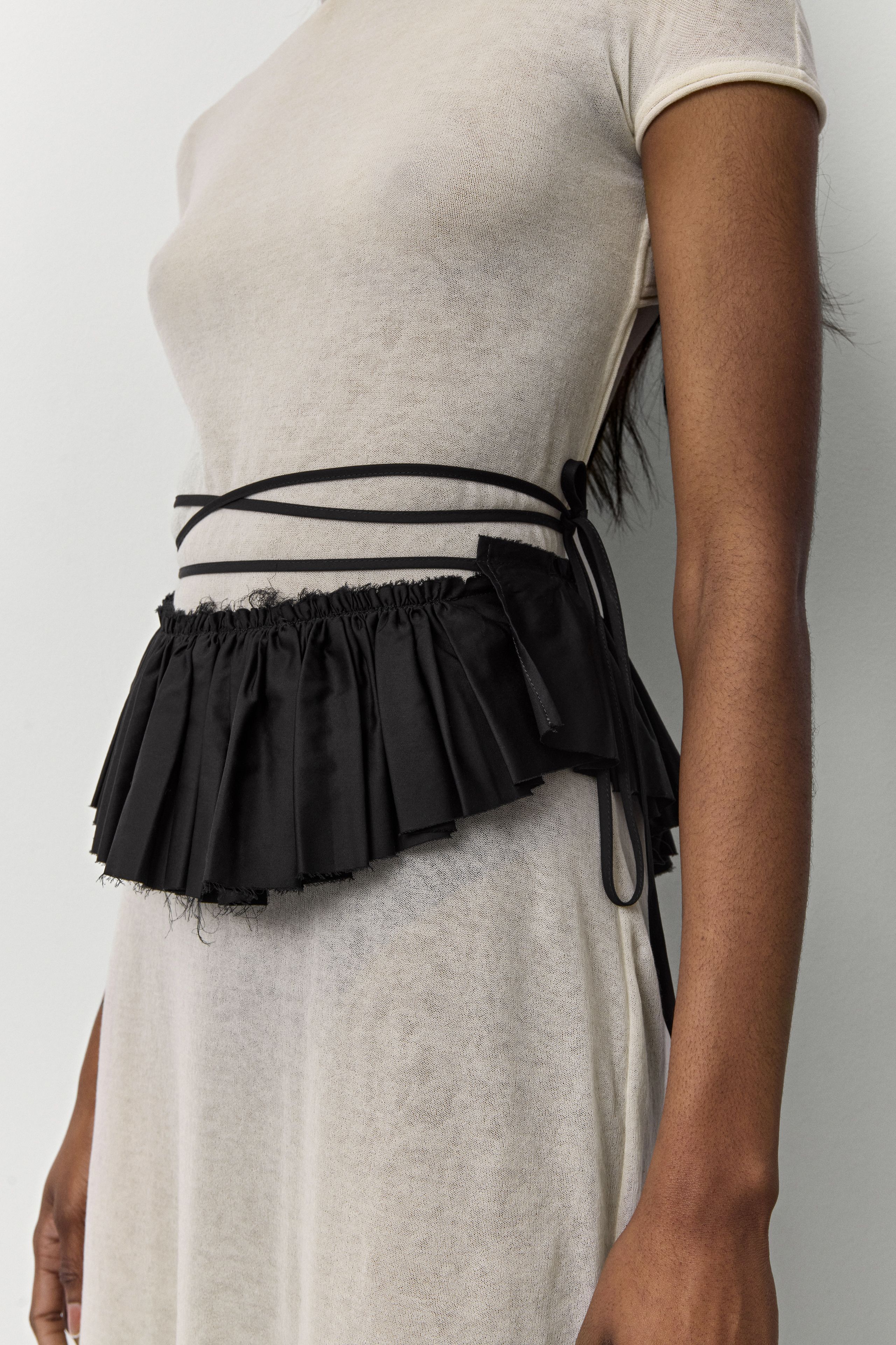Vanny Ruffle - Black Popplin | Miista