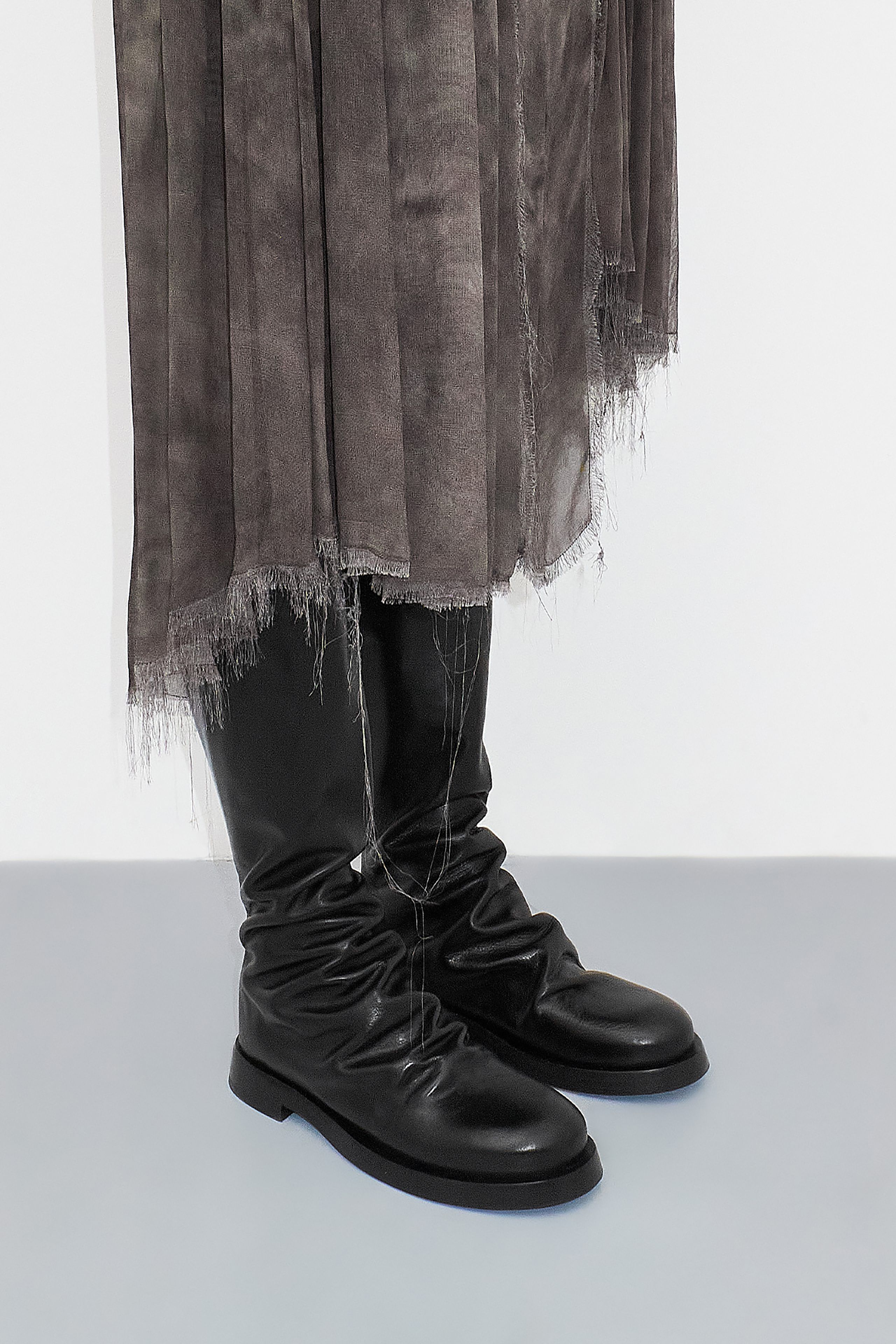 暮らしに便利なアイテム Black Ebba Boots Miista | 靴
