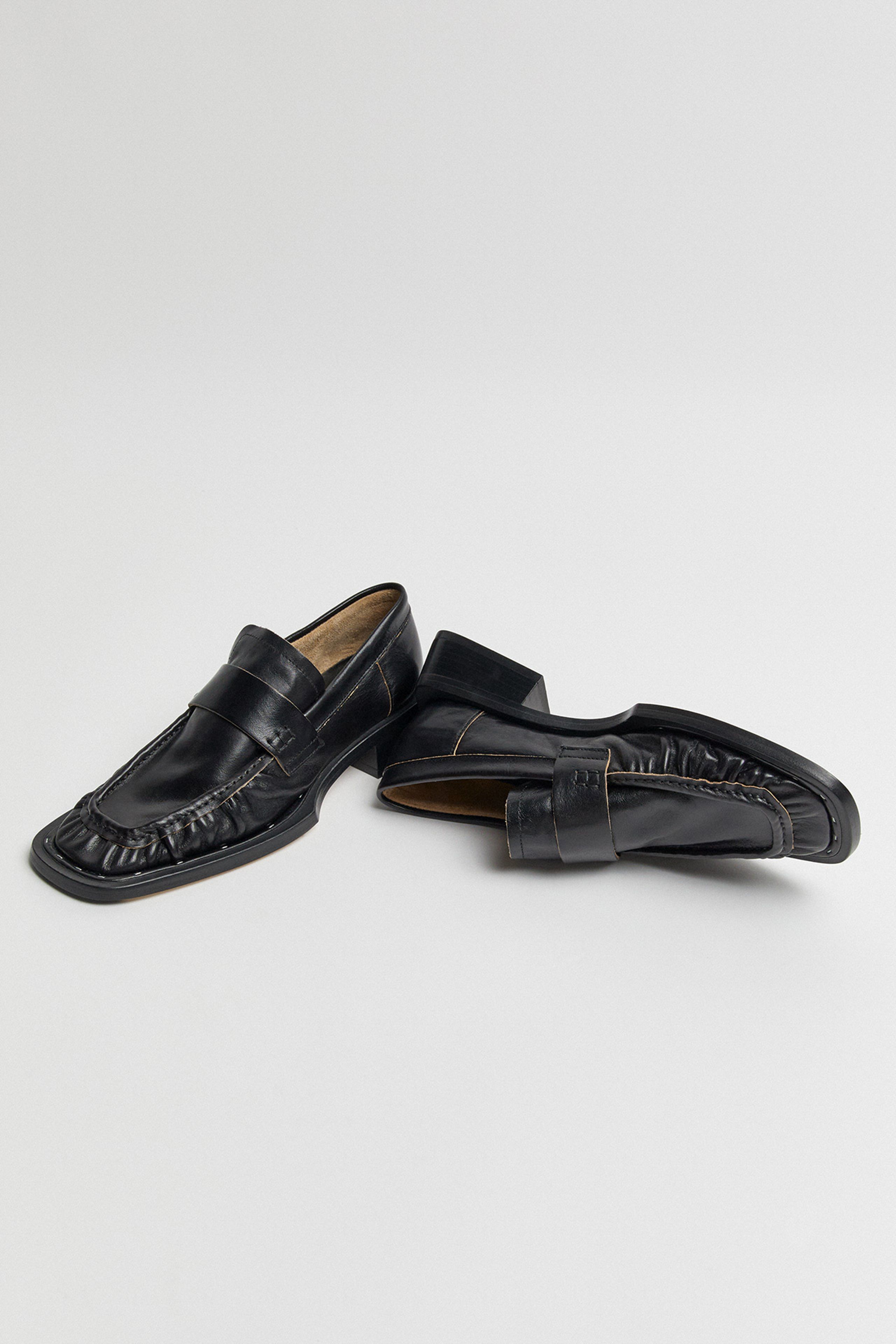 Airi Loafers - Black Leather | Miista