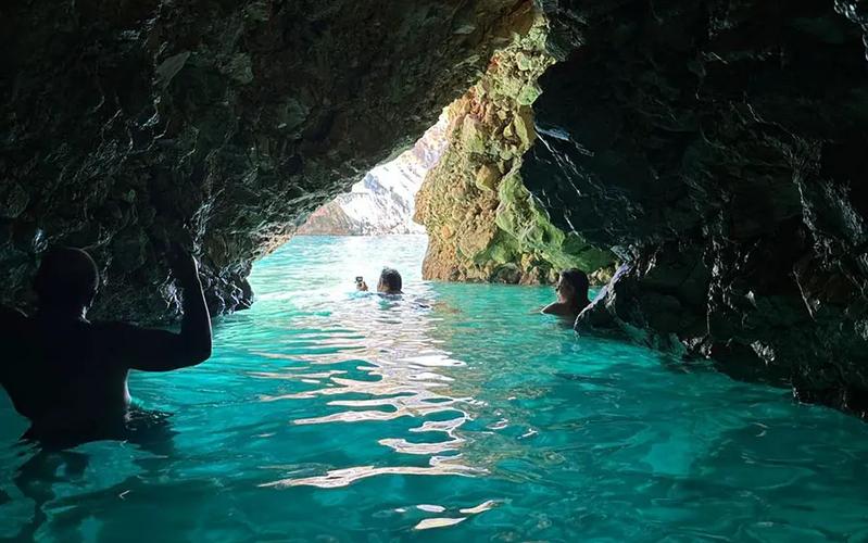 blue gem cave entrance