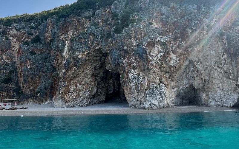 Pigeons Cave beach 