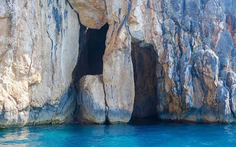 pirates cave