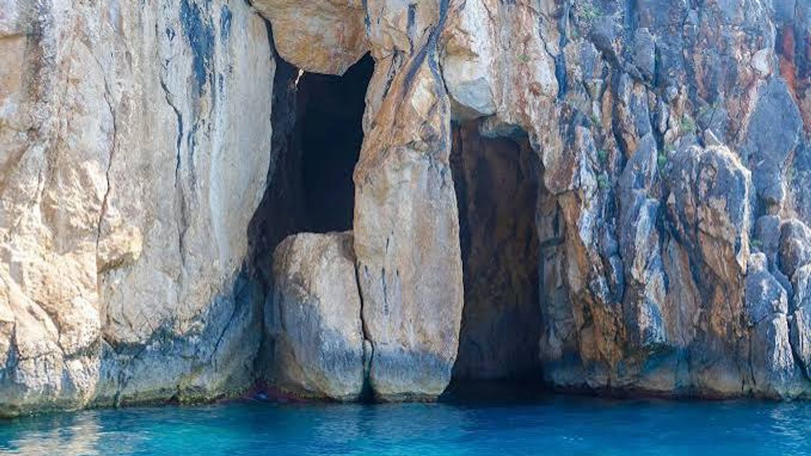 pirates cave