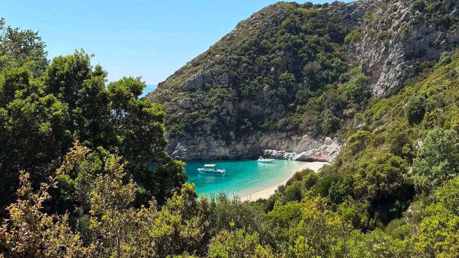 Gramma Bay early in the morning