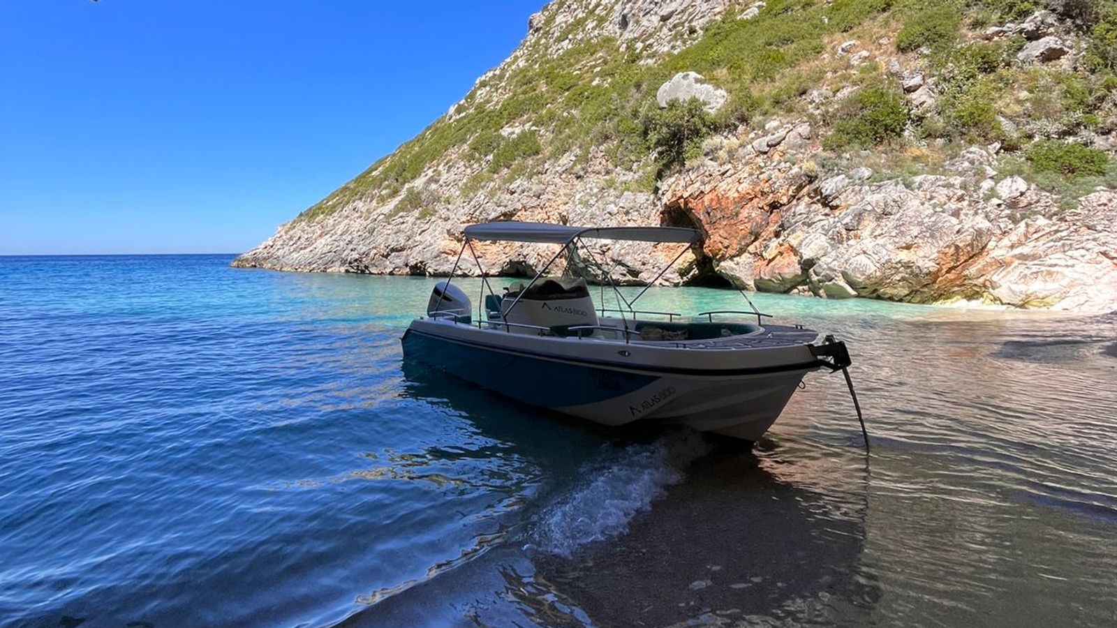 Boat tour around drymades