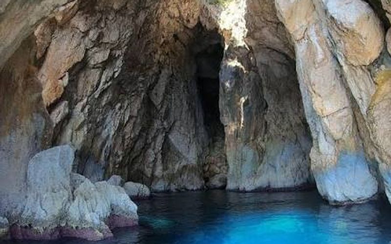 pirates cave
