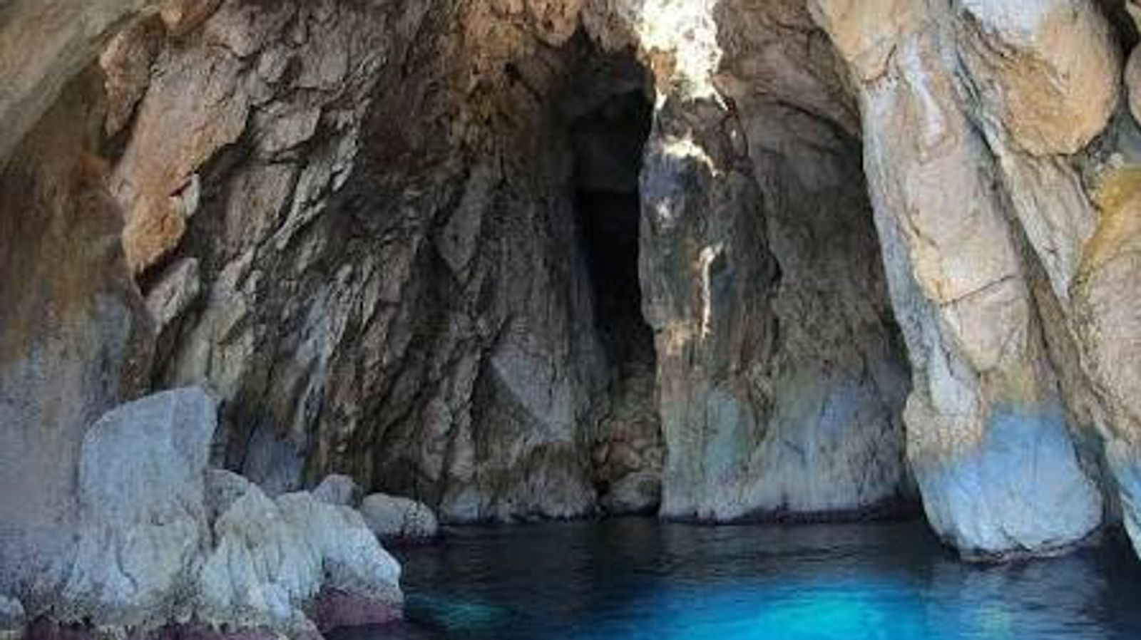 pirates cave