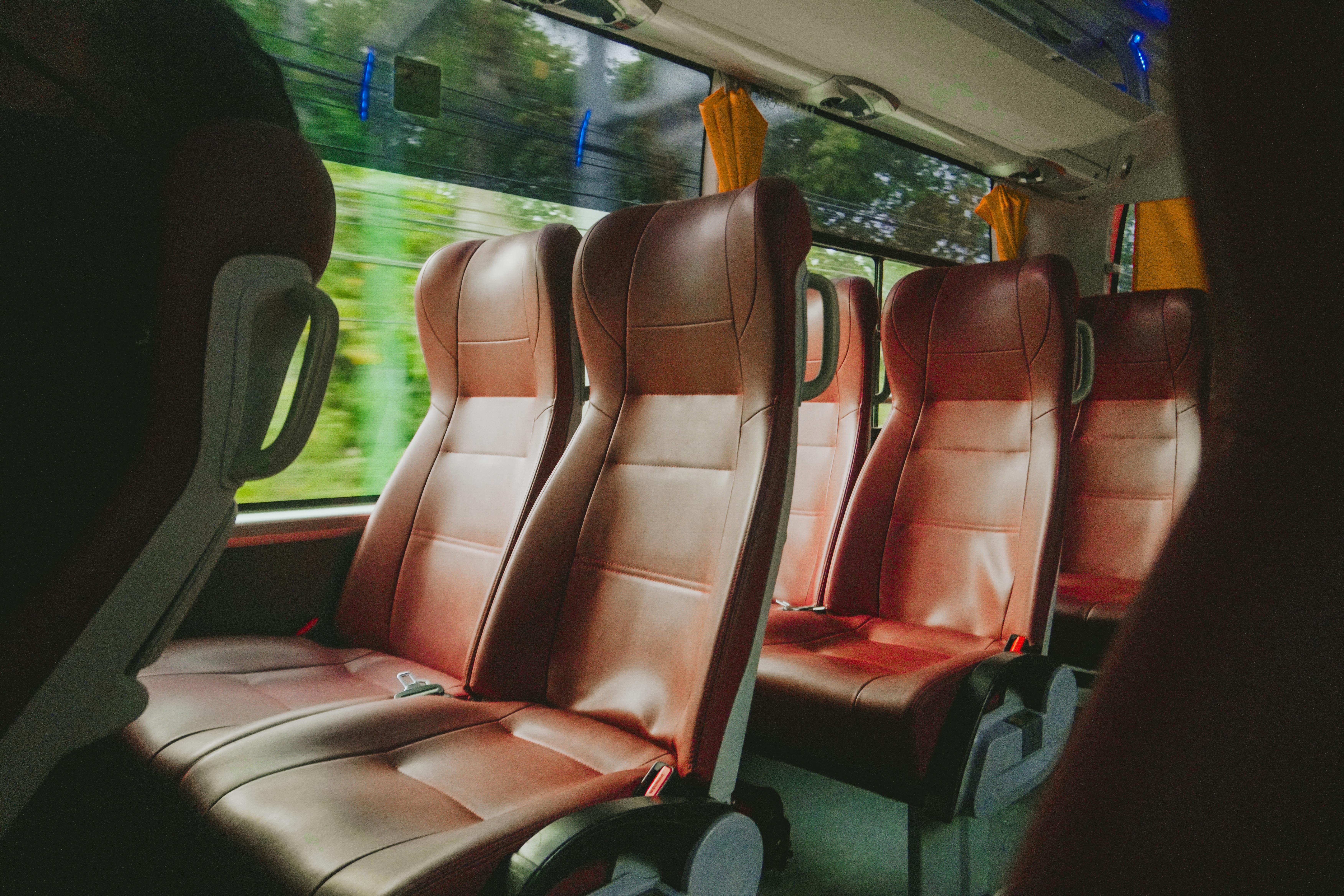 Apa Saja Kelas dan Fasilitas Bus yang Bisa Kamu Pilih di Ravl?