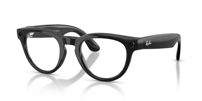 Ray-Ban Meta Headliner smartbrille i sort, sett skrått forfra med klare glass