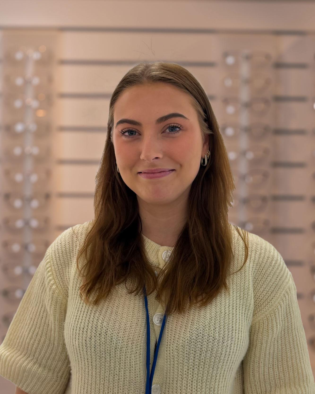 Anine Brattland Eilertsen, kunderådgiver hos c)optikk Revetal