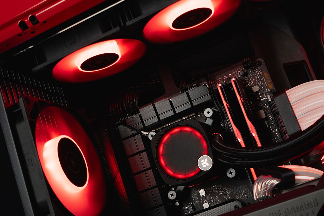 HYTE customs Y70 red