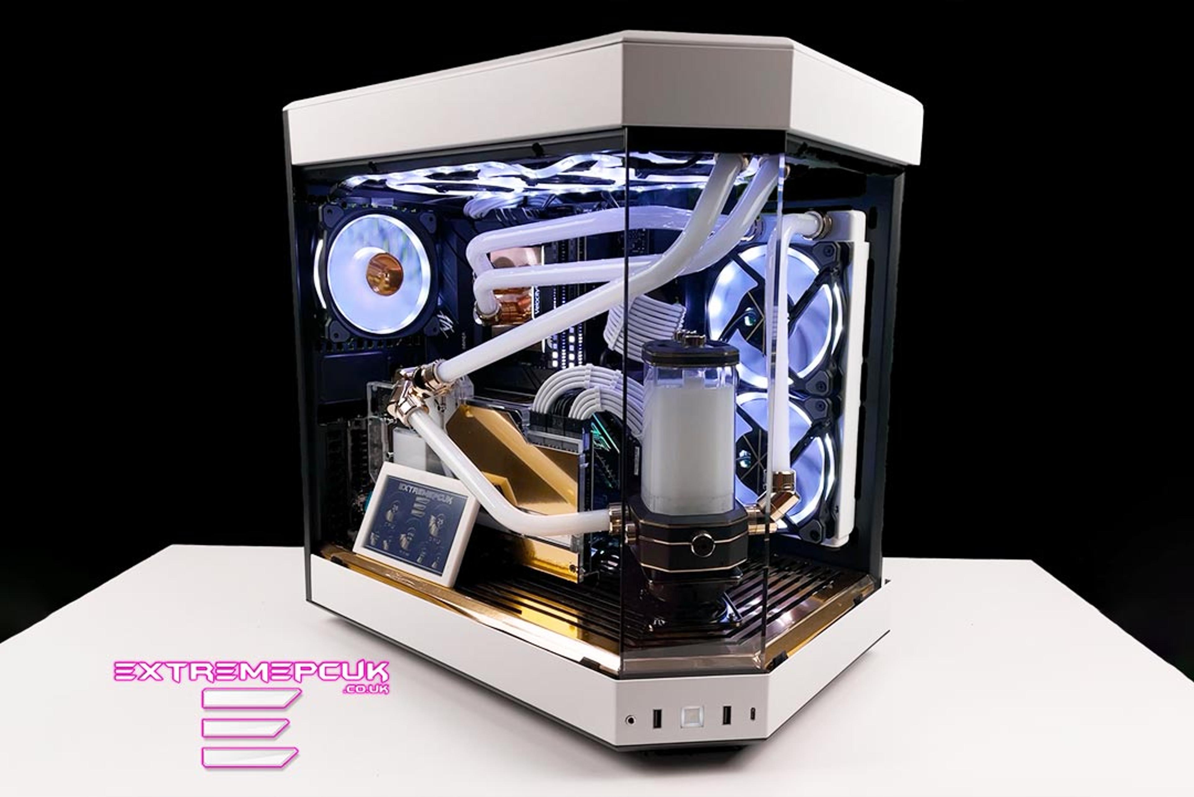 HYTE ExtremePCUK Y60 Build White