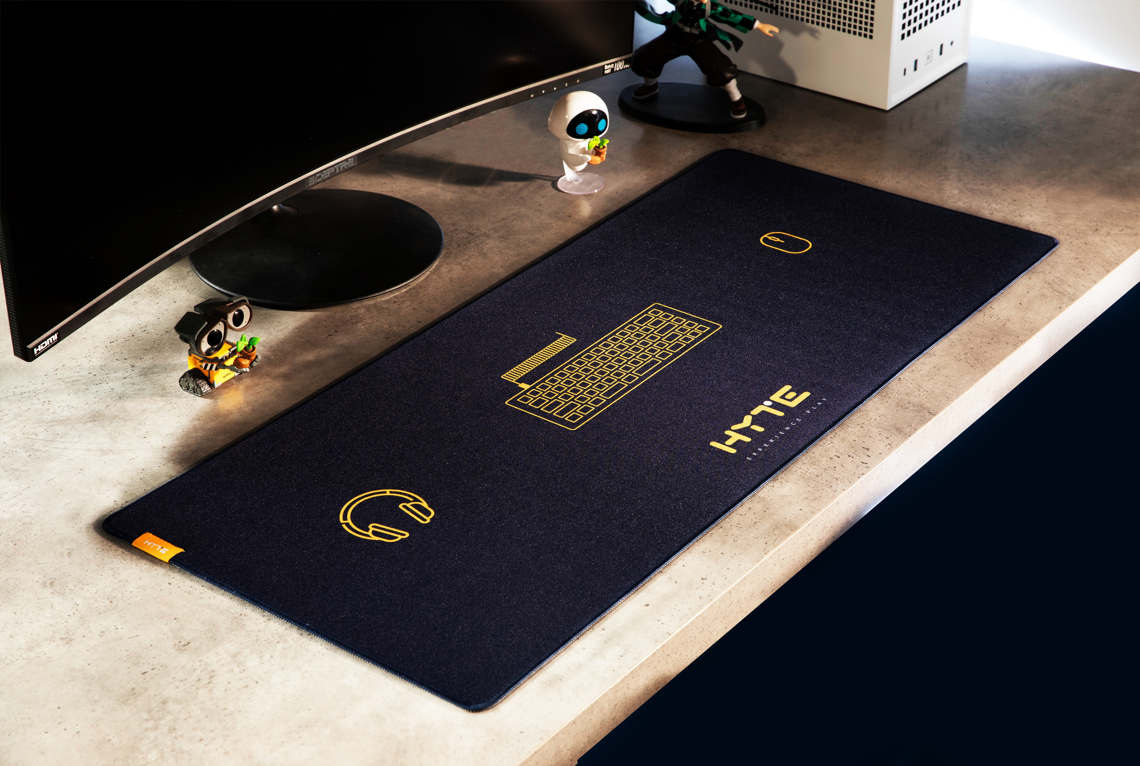 HYTE Branded Desk Pad DP900