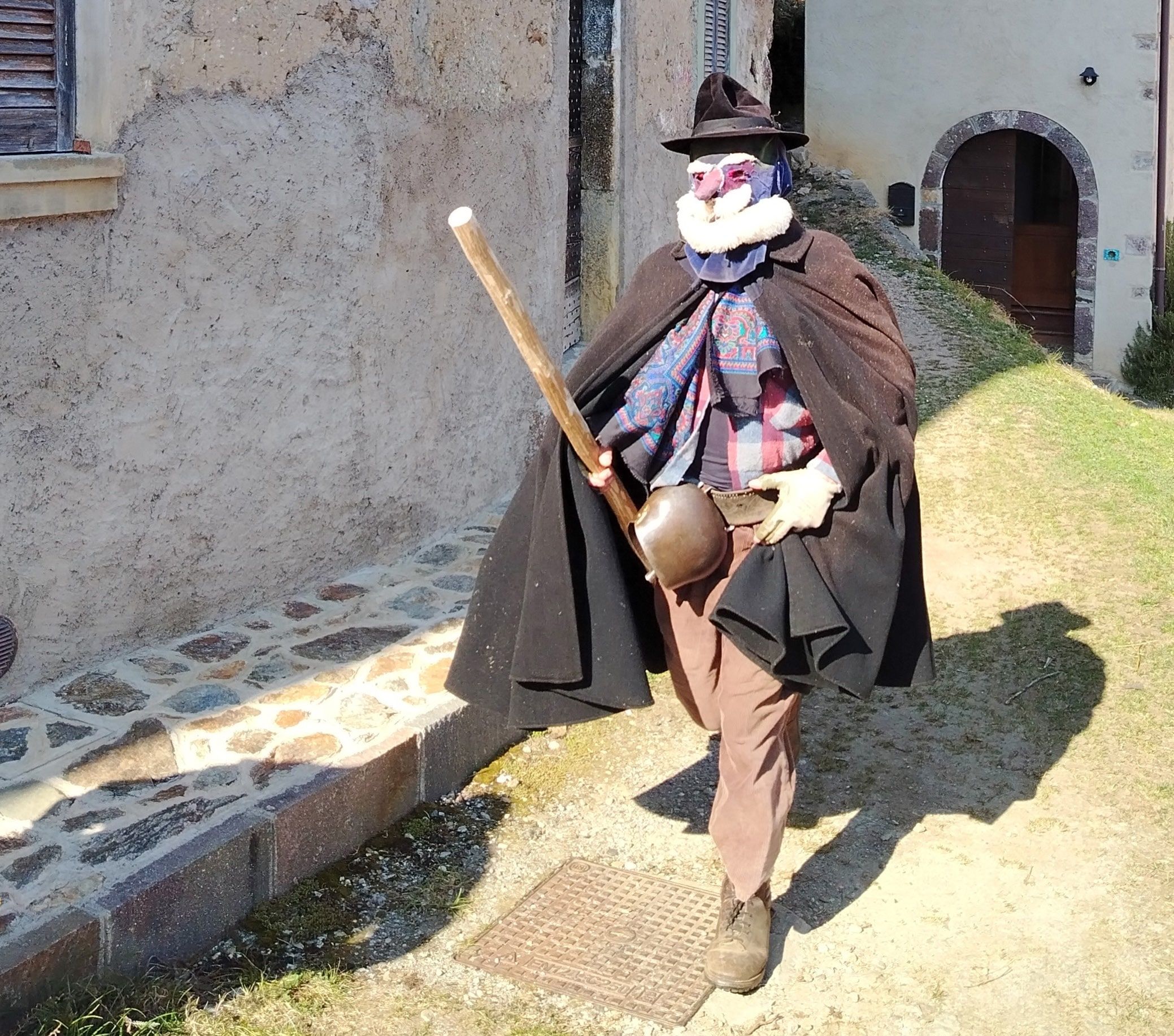 Ol Vècio col bastù