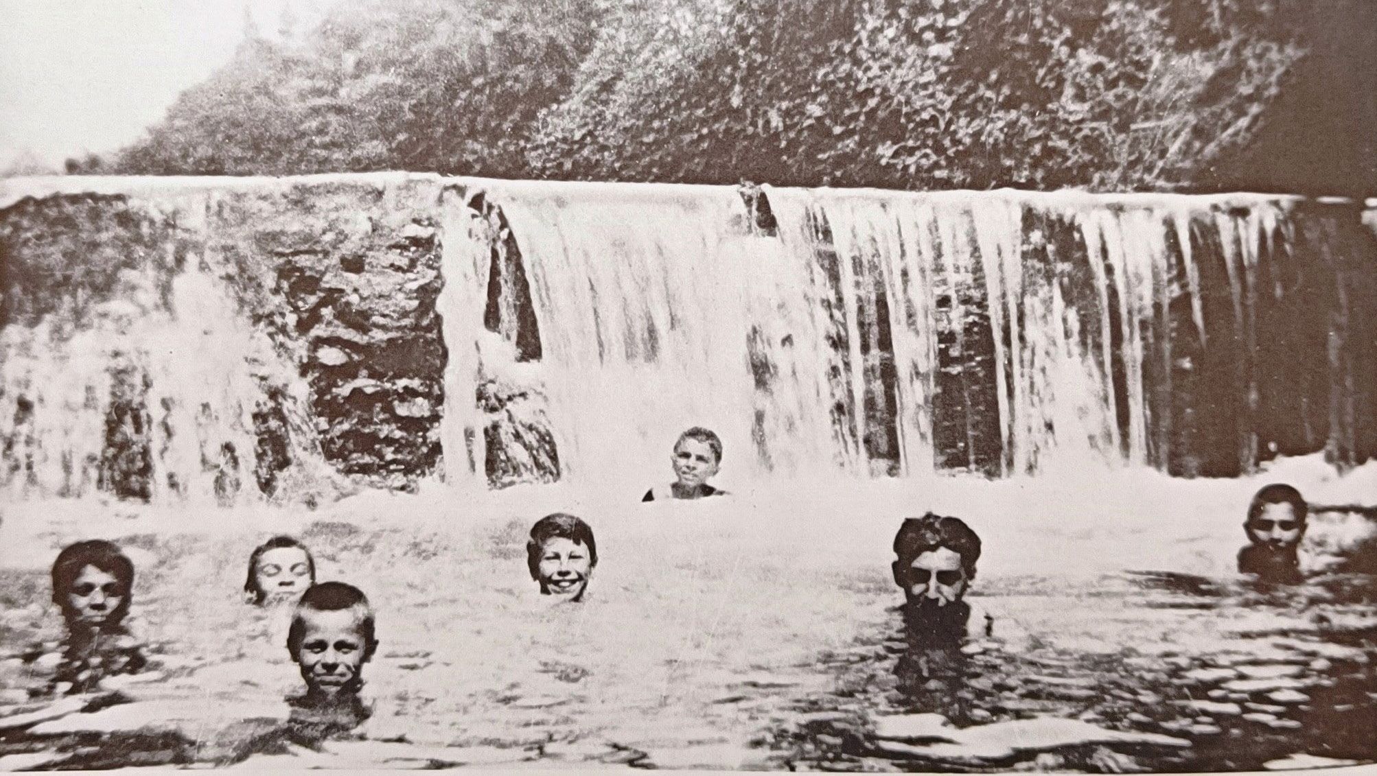 La “cascata” di Zanica in una foto d’epoca.