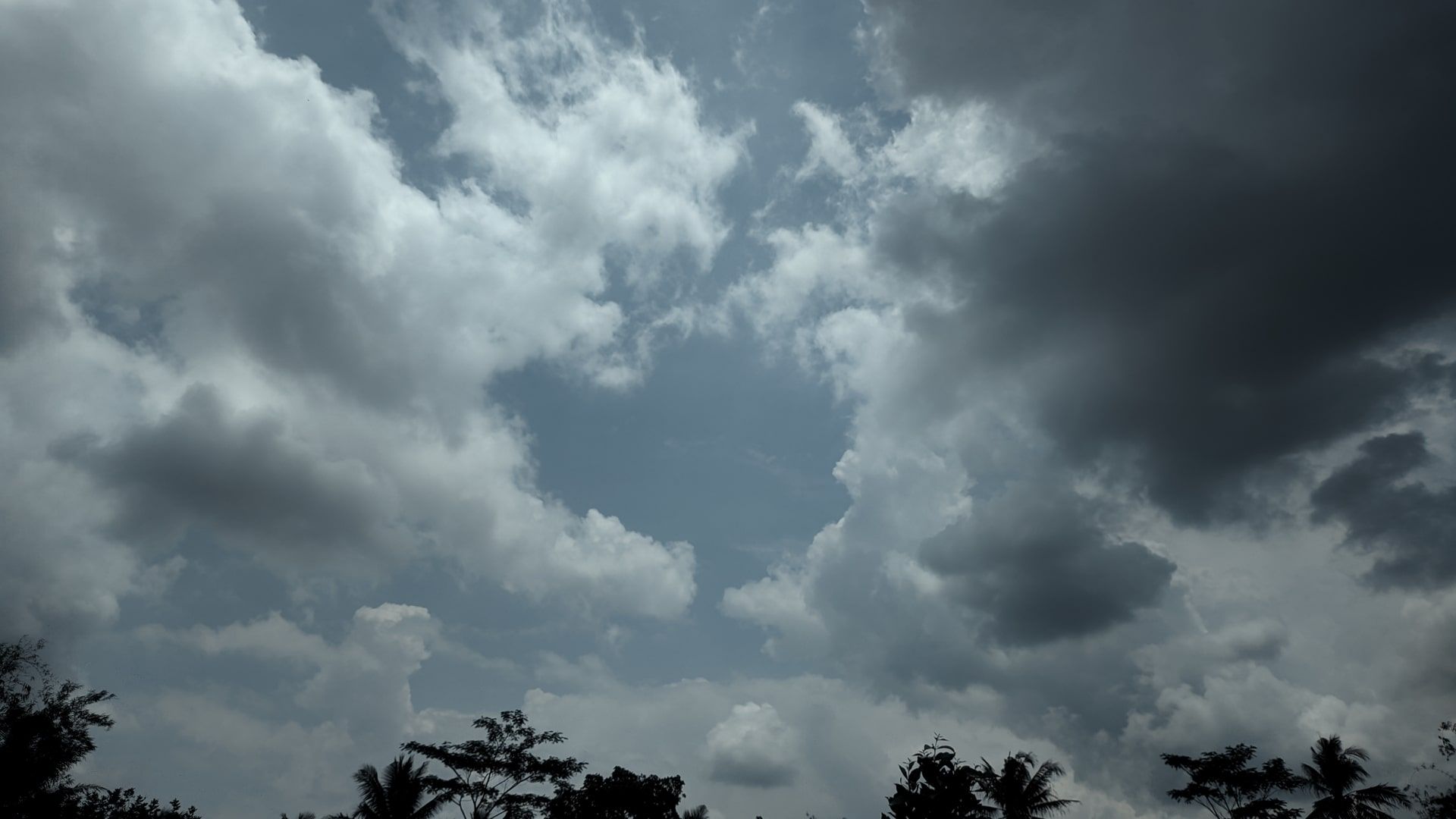 poesia il cuore e il cielo grigio