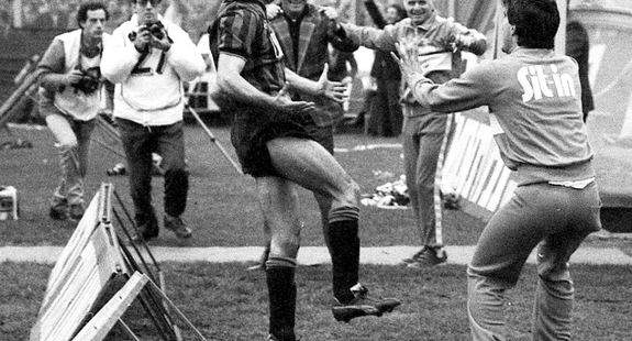 L'esultanza di Gas dopo il gol all'Ofi Creta (Foto Paolo Magni)