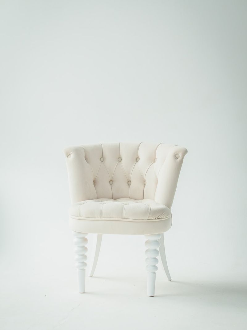 Floating shelf system