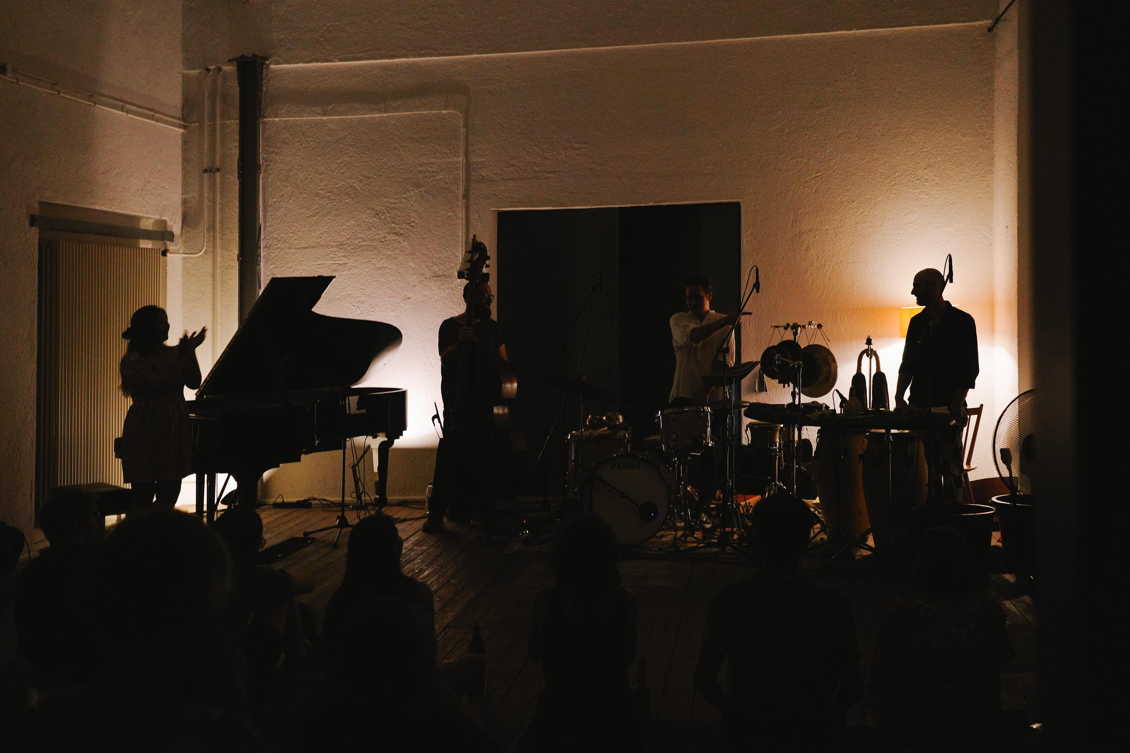 Live improvisation of Shuteen Erdenebaatar, Maximilian Hirning, Sam Wooton and Simon Popp at Zirka Munich