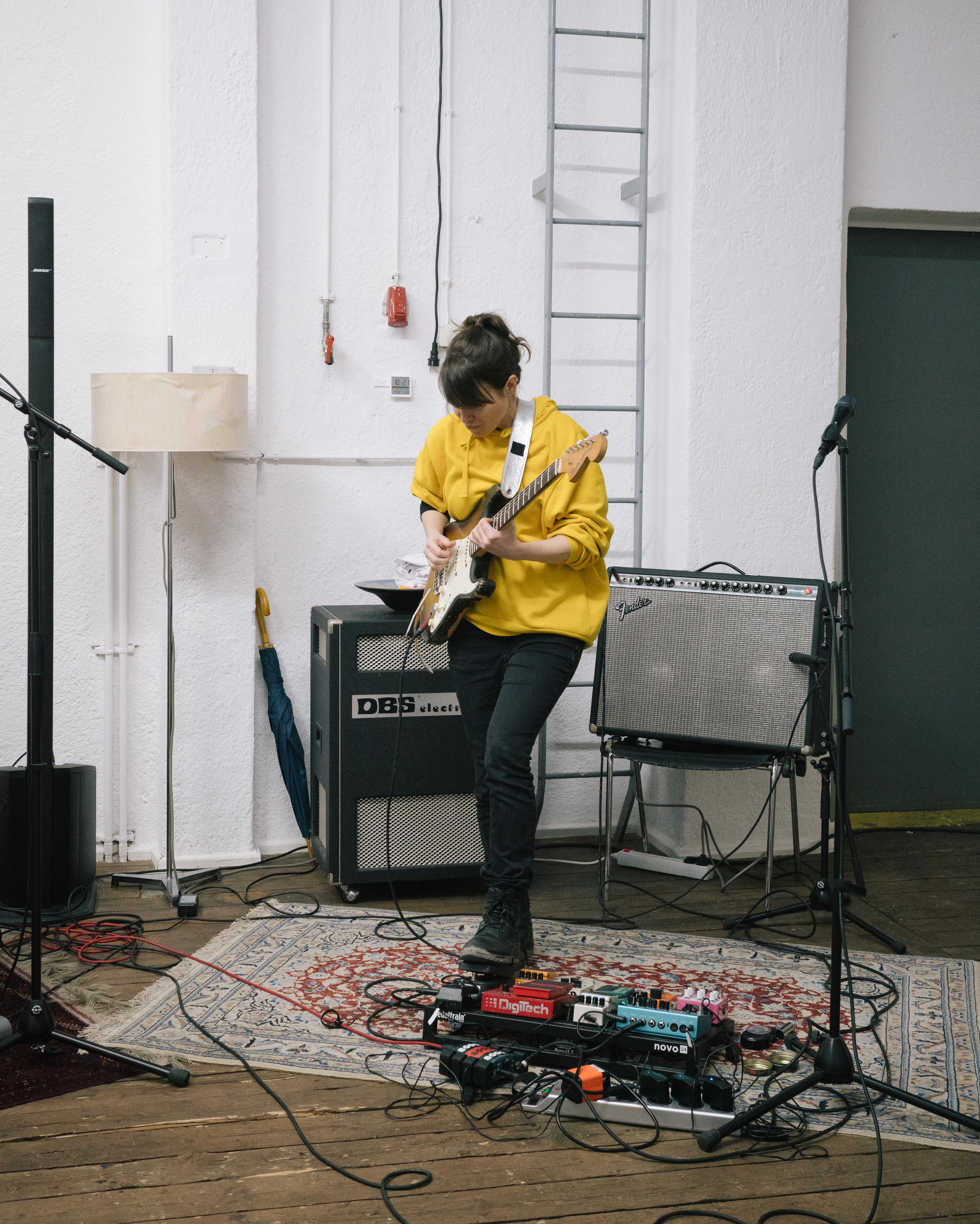 Monika Roscher playing guitar